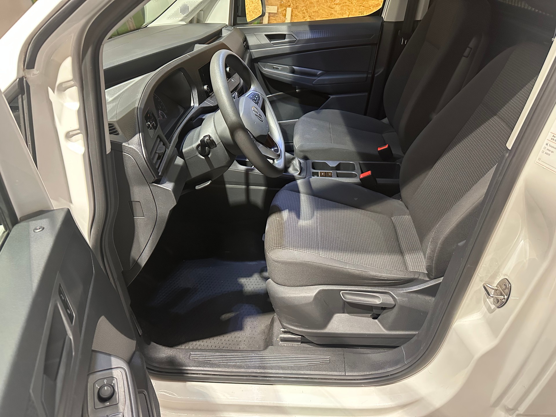VW Caddy Cargo Maxi 2.0TDI/Inkl. fortlaufende Werksgarantie bis Ende Juli 2026!-image-12