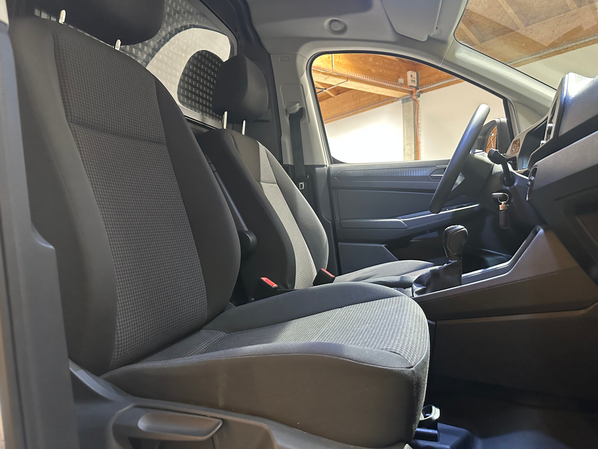 VW Caddy Cargo Maxi 2.0TDI/Inkl. fortlaufende Werksgarantie bis Ende Juli 2026!-image-16