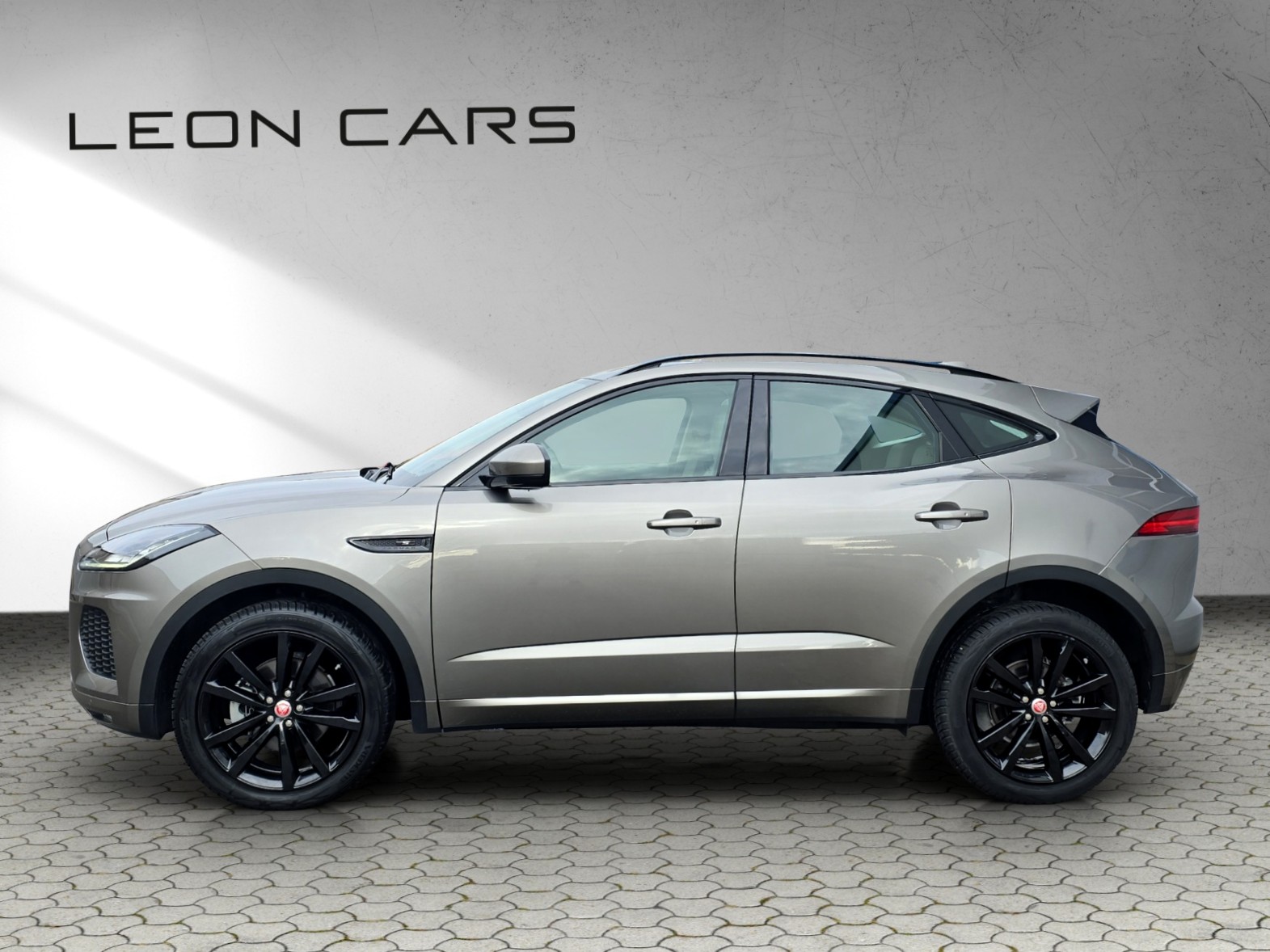 JAGUAR E-Pace 2.0d D150 R-Dynamic S AWD Automatik-image-2