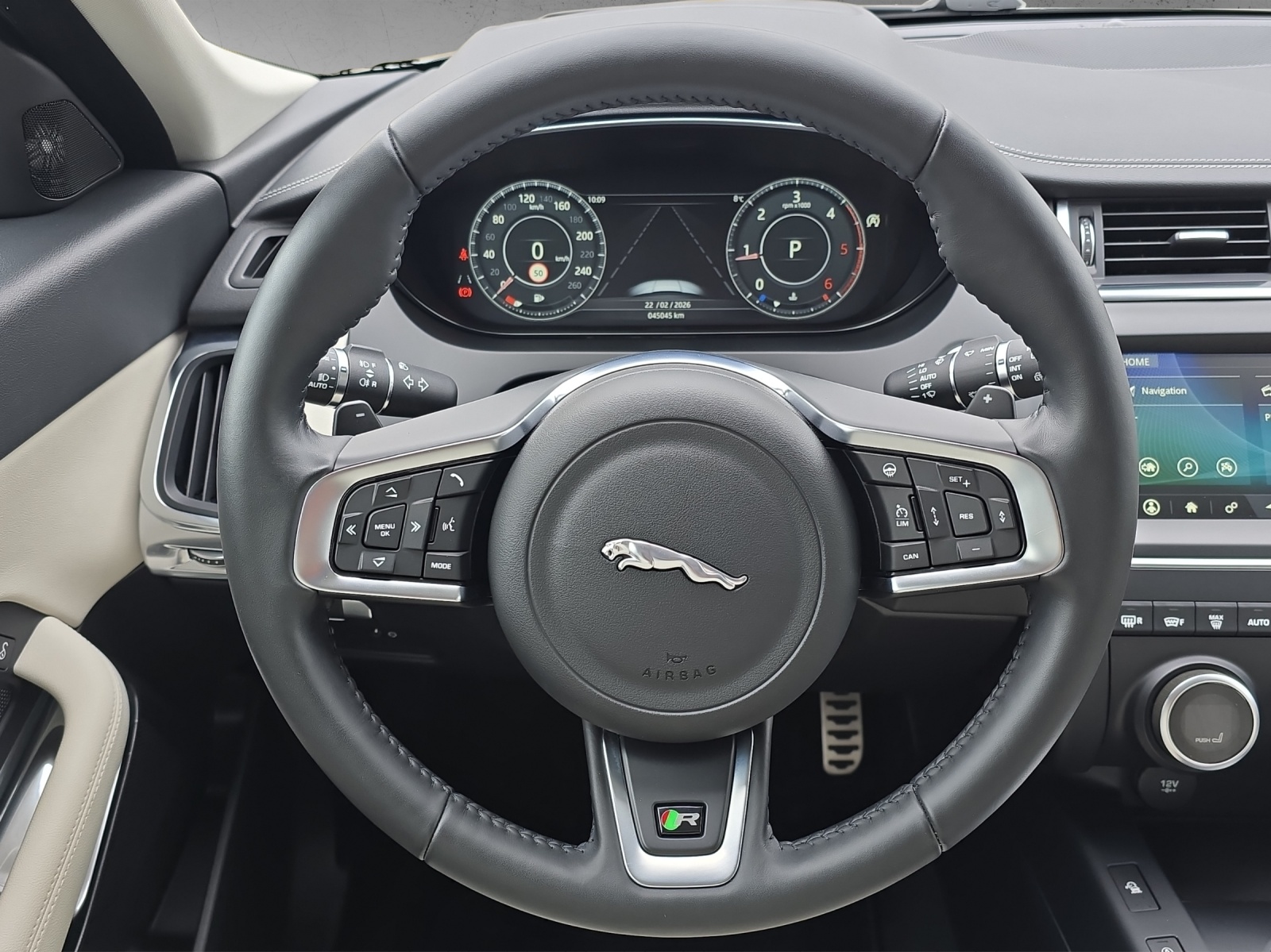 JAGUAR E-Pace 2.0d D150 R-Dynamic S AWD Automatik-image-10