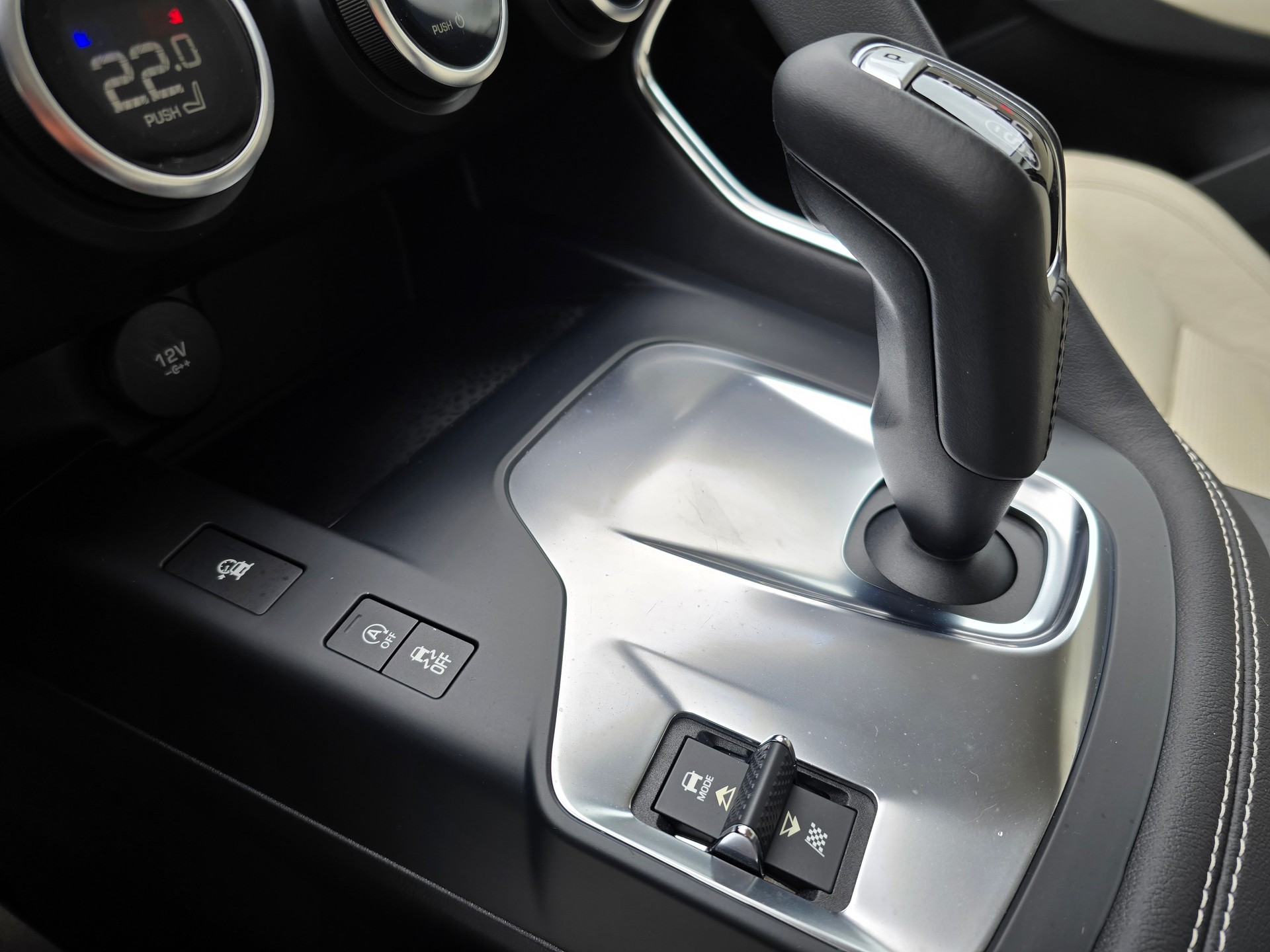 JAGUAR E-Pace 2.0d D150 R-Dynamic S AWD Automatik-image-26
