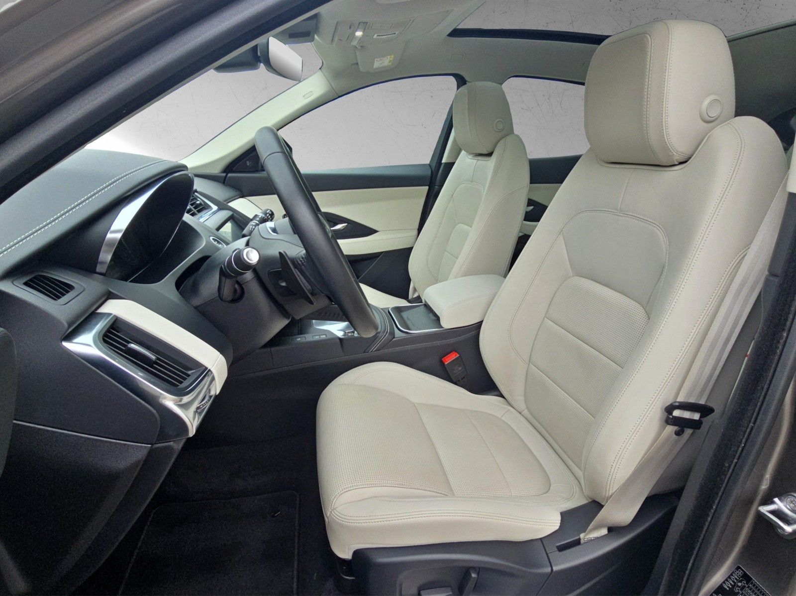 JAGUAR E-Pace 2.0d D150 R-Dynamic S AWD Automatik-image-6