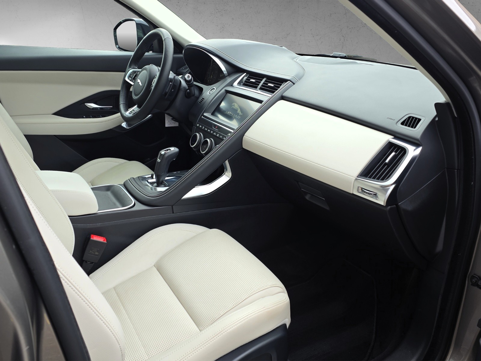 JAGUAR E-Pace 2.0d D150 R-Dynamic S AWD Automatik-image-7