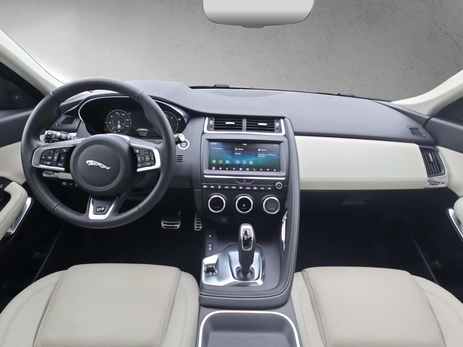 JAGUAR E-Pace 2.0d D150 R-Dynamic S AWD Automatik-image-8