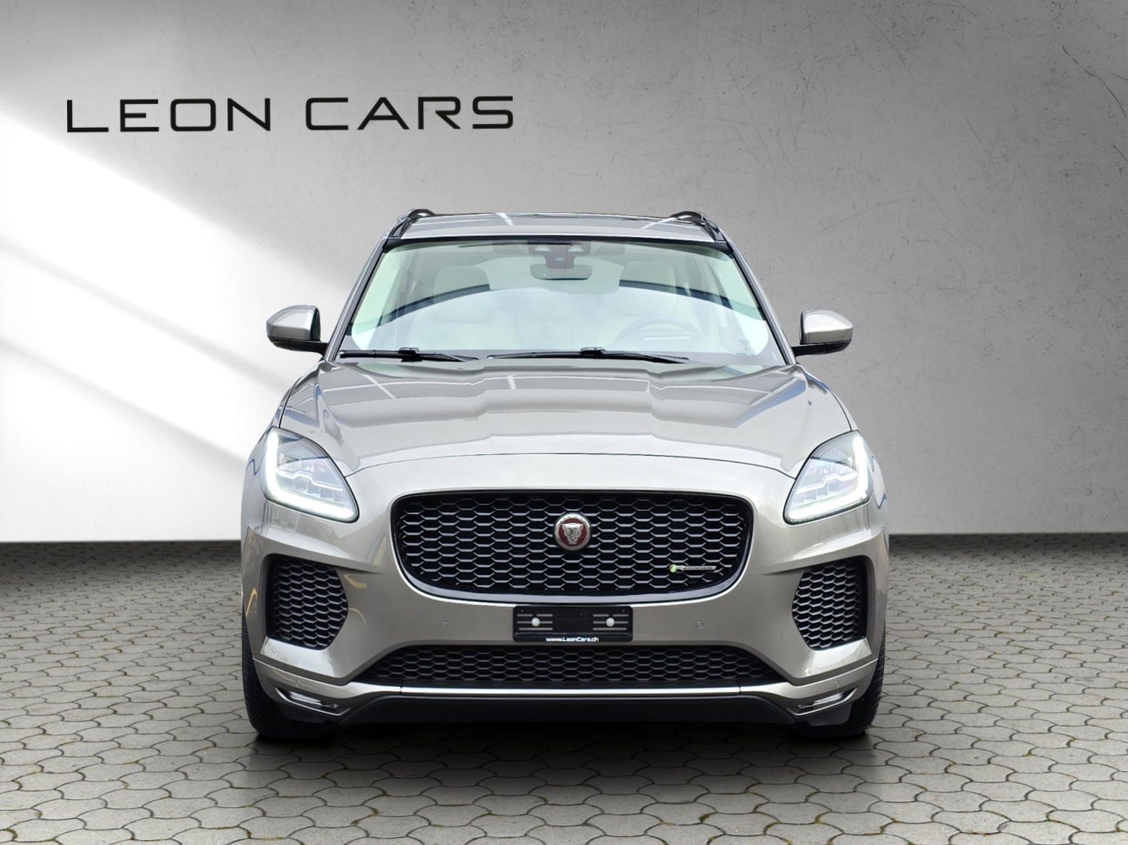 JAGUAR E-Pace 2.0d D150 R-Dynamic S AWD Automatik-image-4