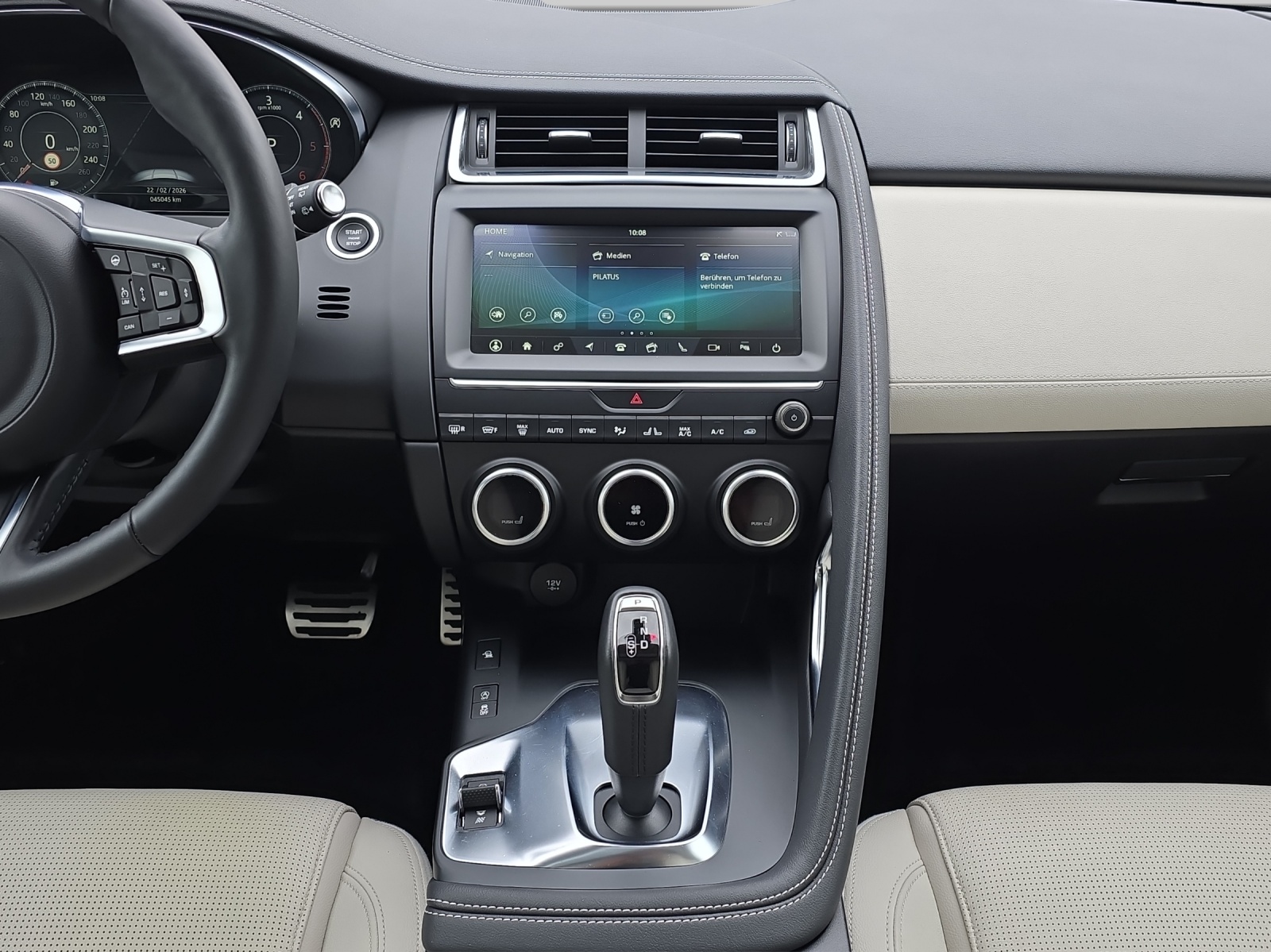 JAGUAR E-Pace 2.0d D150 R-Dynamic S AWD Automatik-image-9