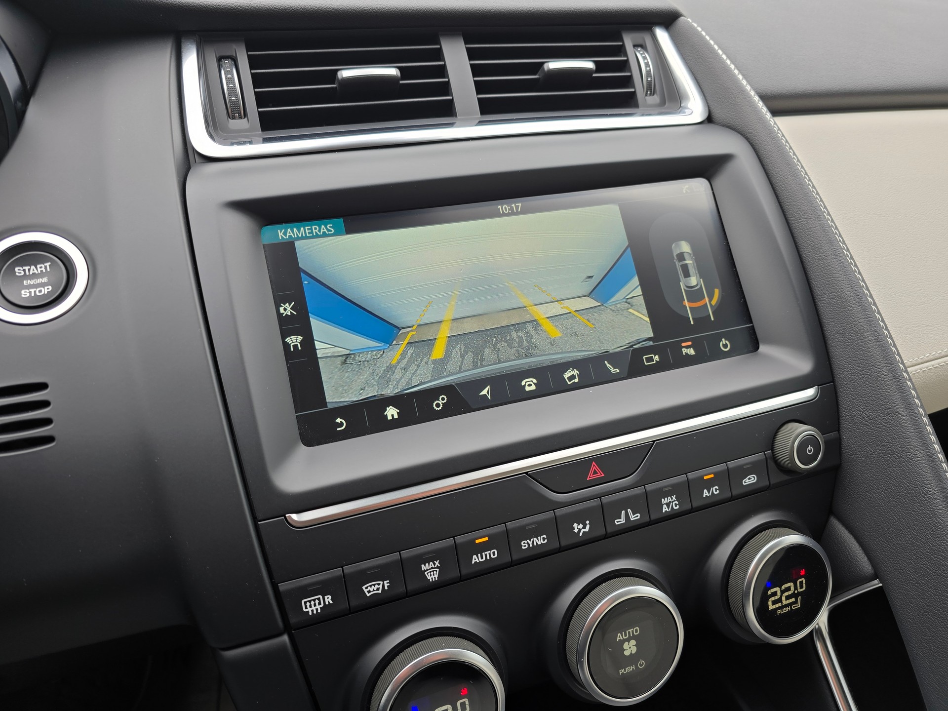 JAGUAR E-Pace 2.0d D150 R-Dynamic S AWD Automatik-image-19