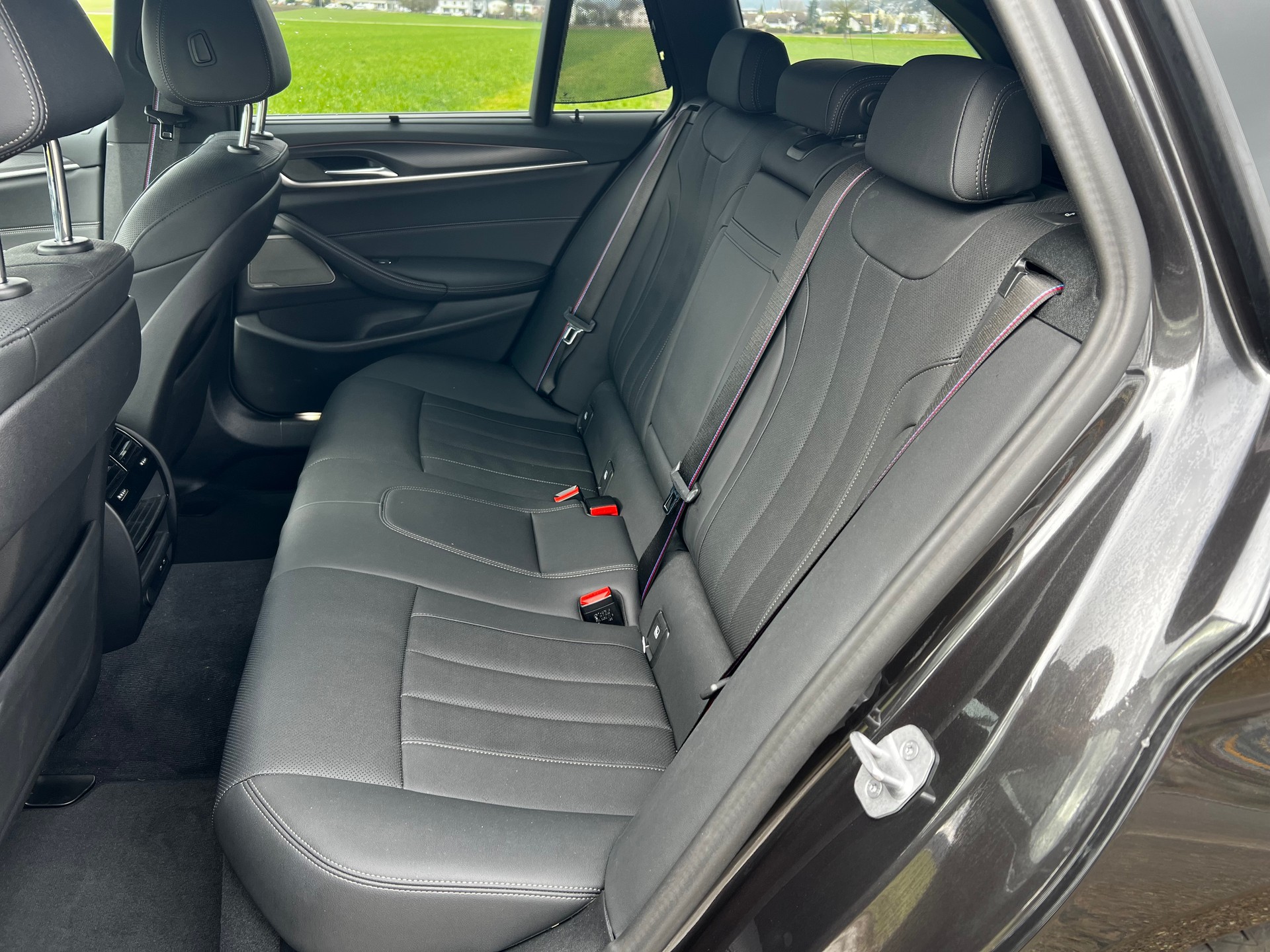 BMW 530d xDrive 48V Touring Pure M Sport Steptronic-image-10