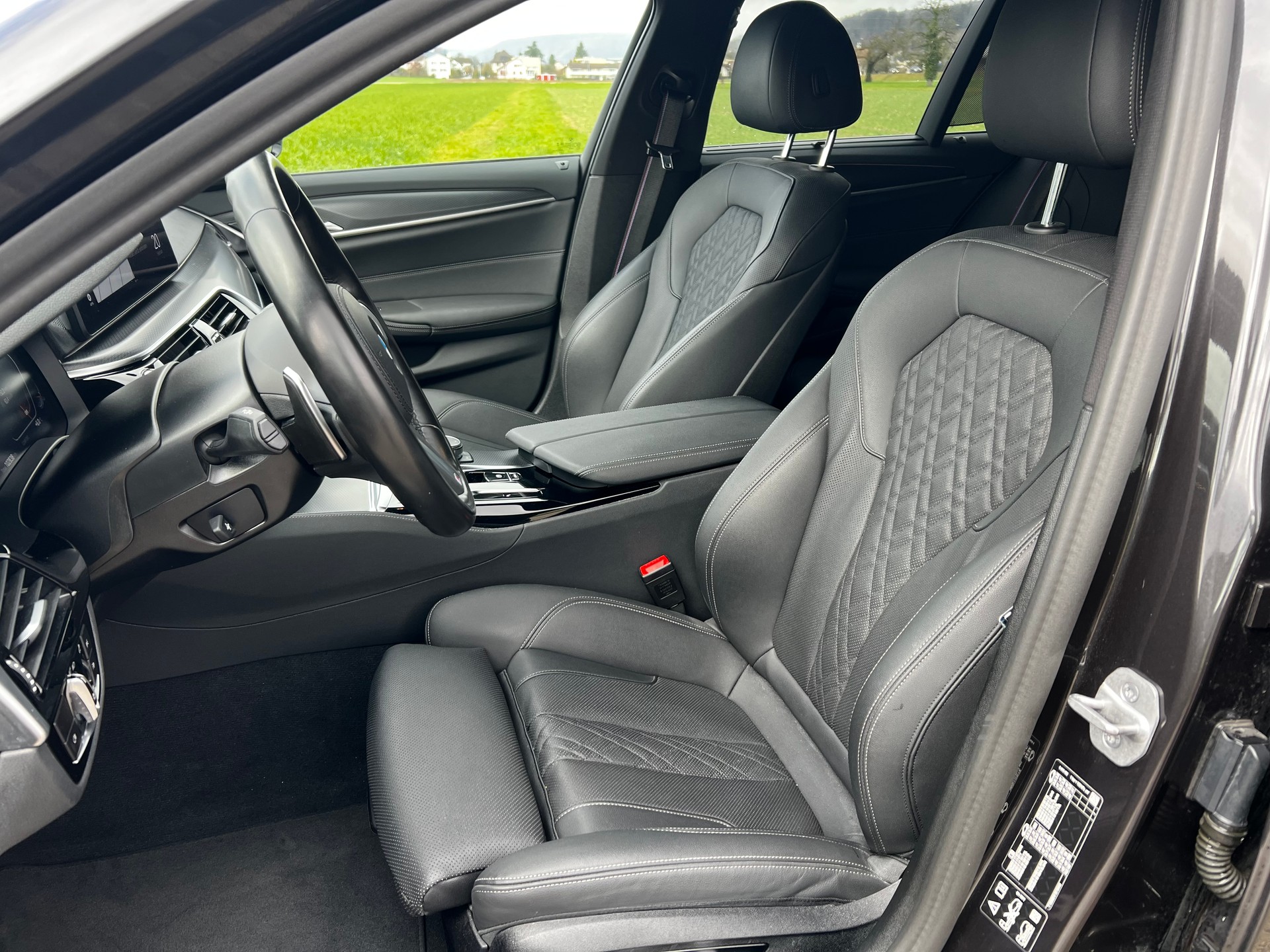 BMW 530d xDrive 48V Touring Pure M Sport Steptronic-image-9