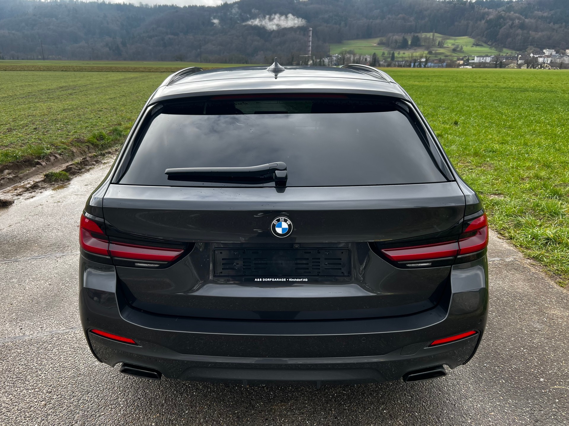 BMW 530d xDrive 48V Touring Pure M Sport Steptronic-image-3