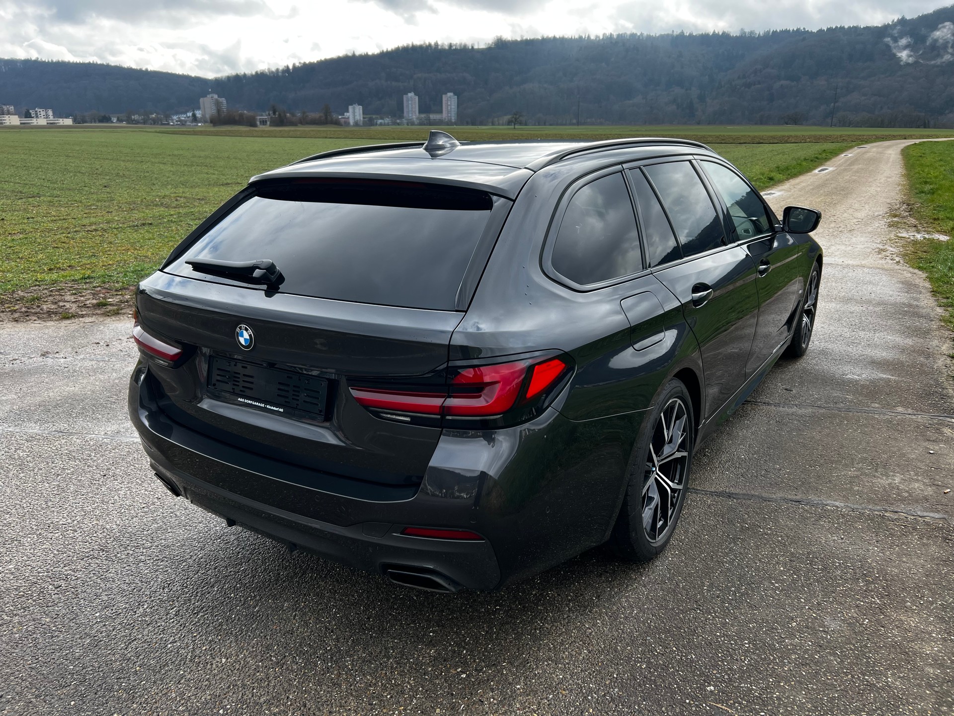 BMW 530d xDrive 48V Touring Pure M Sport Steptronic-image-4