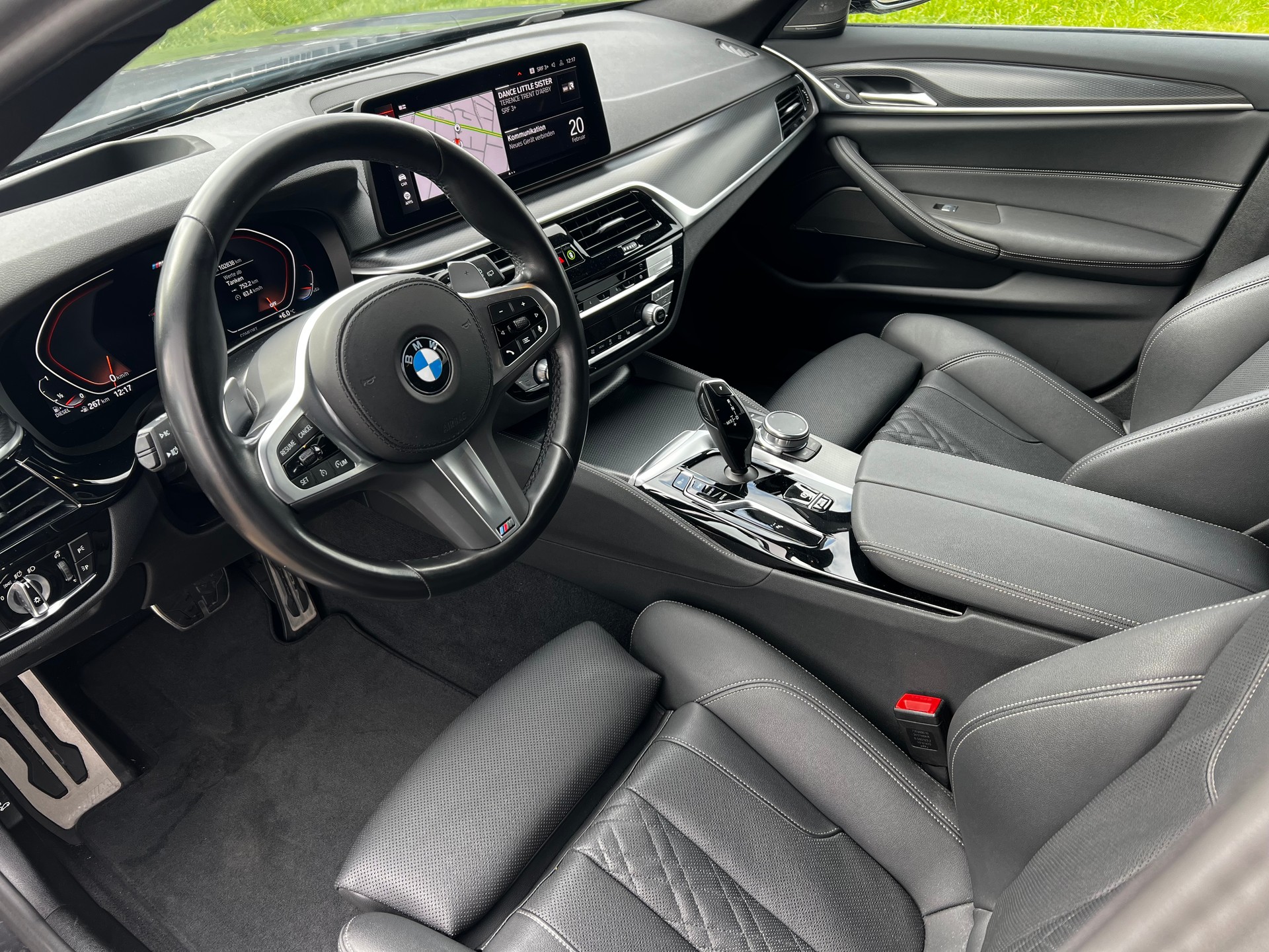 BMW 530d xDrive 48V Touring Pure M Sport Steptronic-image-8