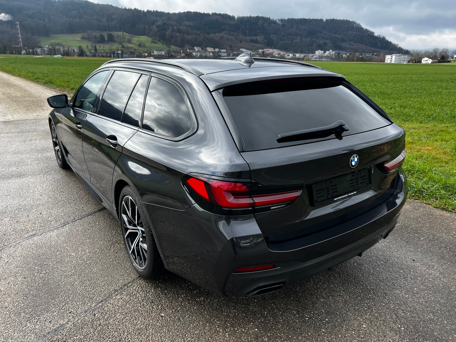 BMW 530d xDrive 48V Touring Pure M Sport Steptronic-image-2