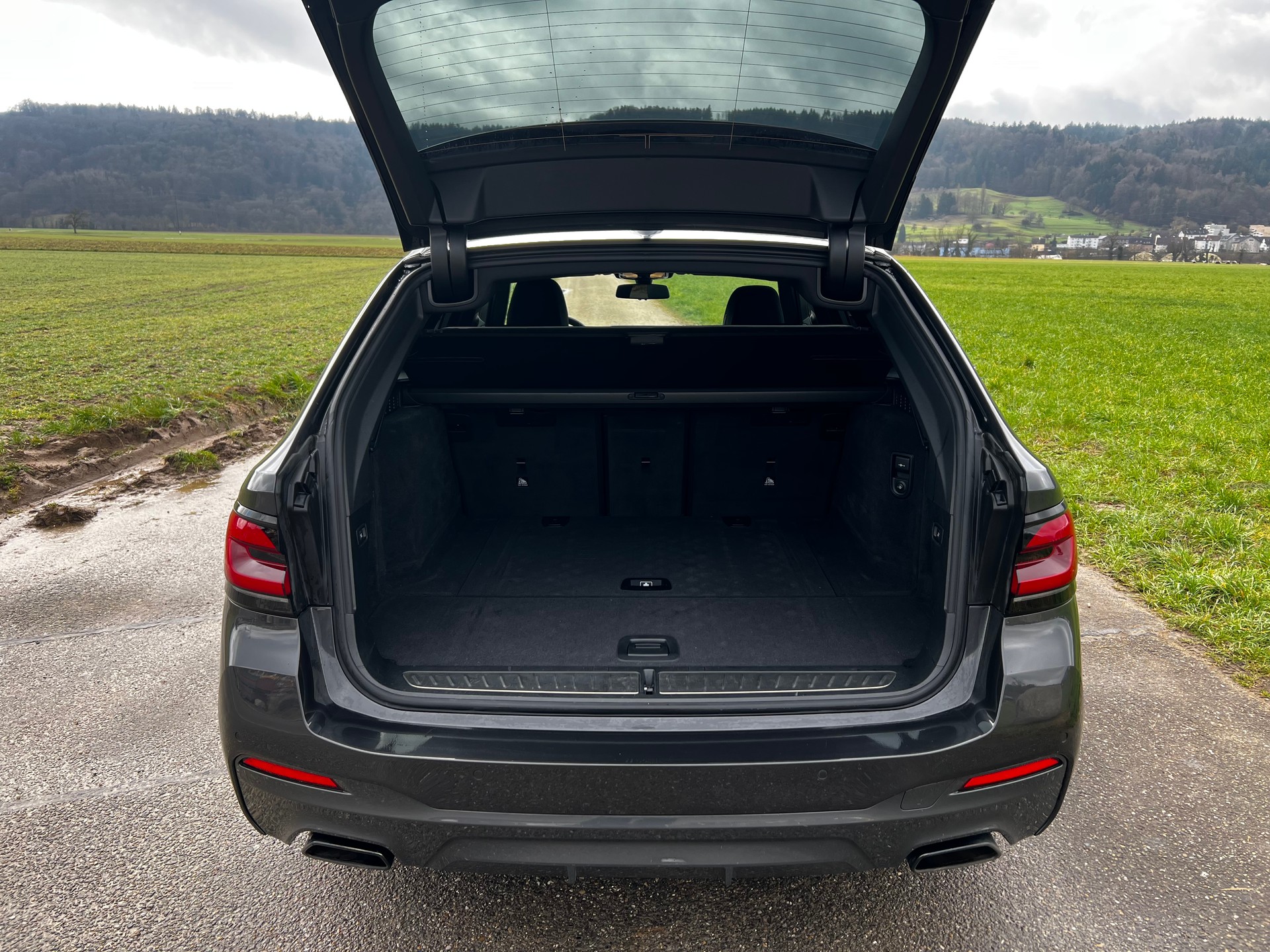 BMW 530d xDrive 48V Touring Pure M Sport Steptronic-image-11