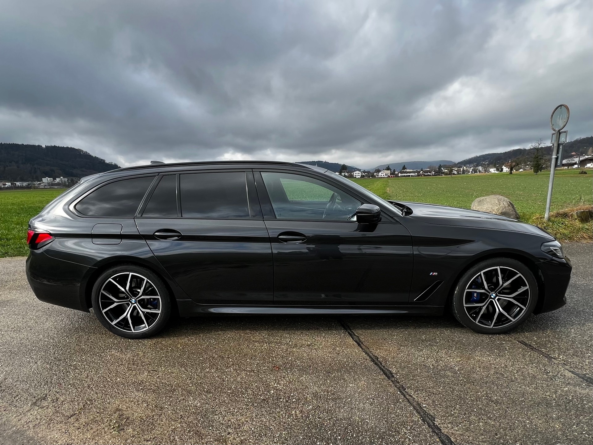 BMW 530d xDrive 48V Touring Pure M Sport Steptronic-image-5