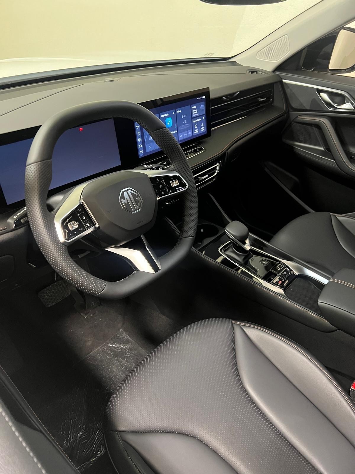 MG HS 1.5 T PHEV Luxury-image-8