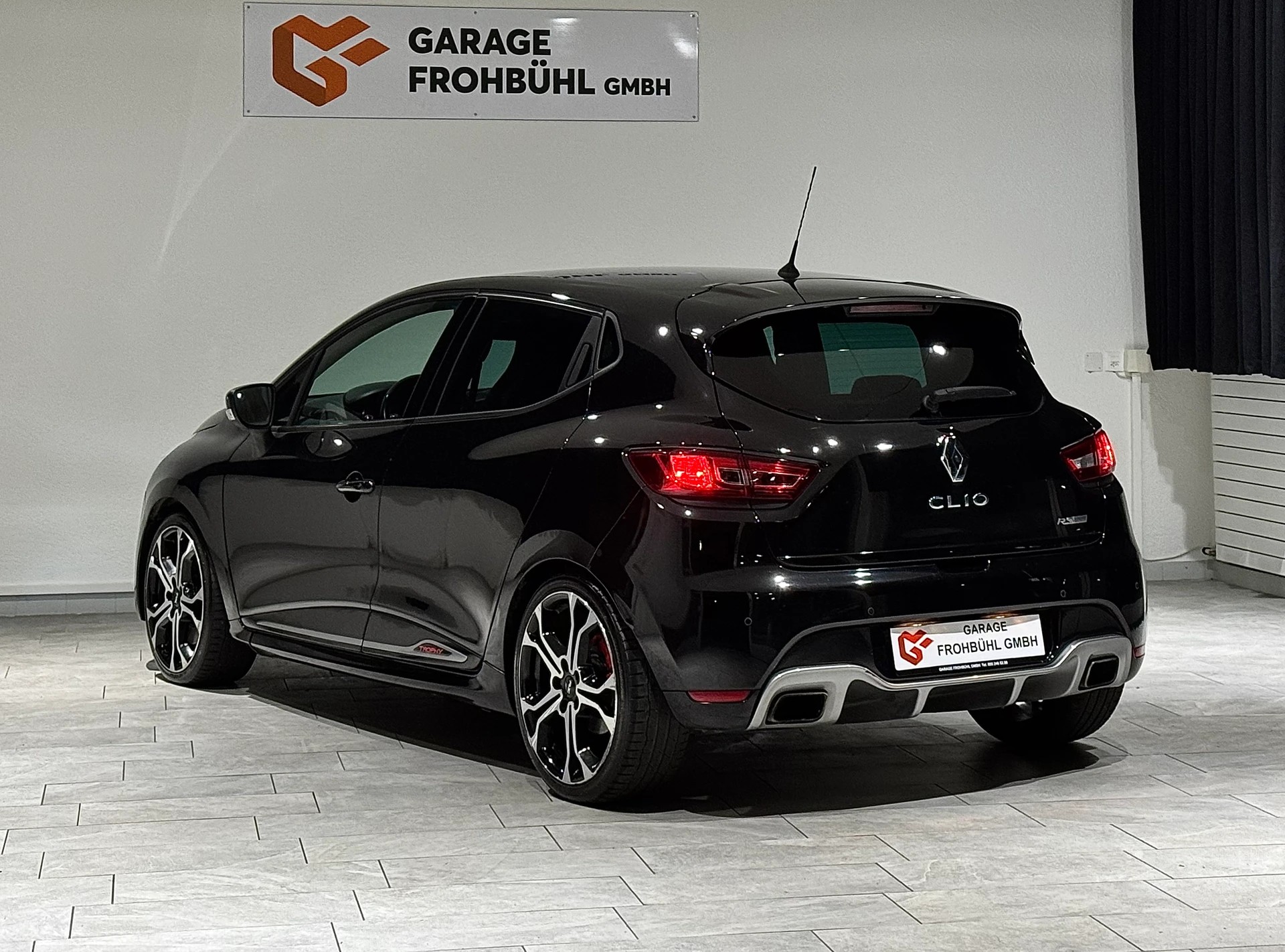 RENAULT Clio 1.6 T RS 220 Trophy EDC-image-4