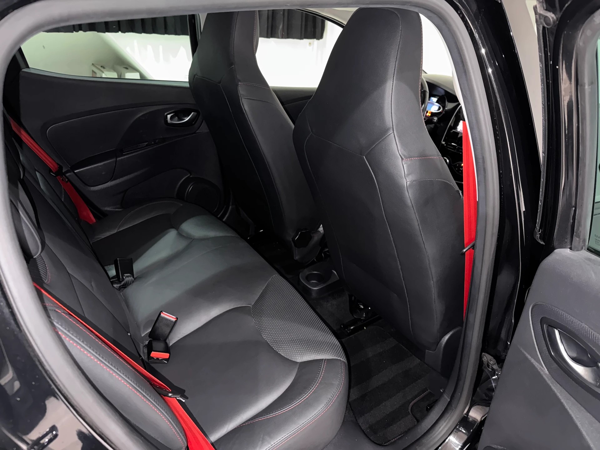 RENAULT Clio 1.6 T RS 220 Trophy EDC-image-11