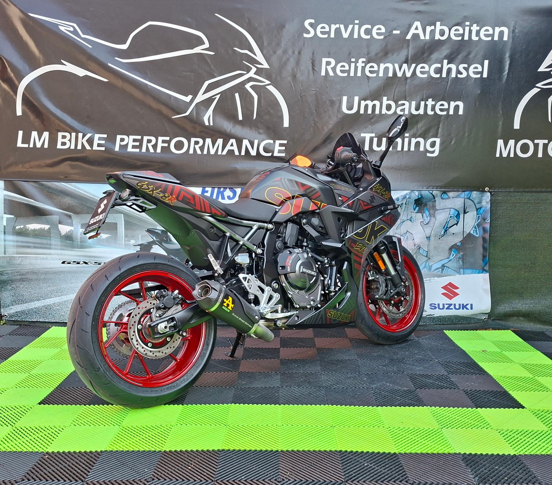 SUZUKI GSX 8 R EVO (35kW)-showroom-element-1