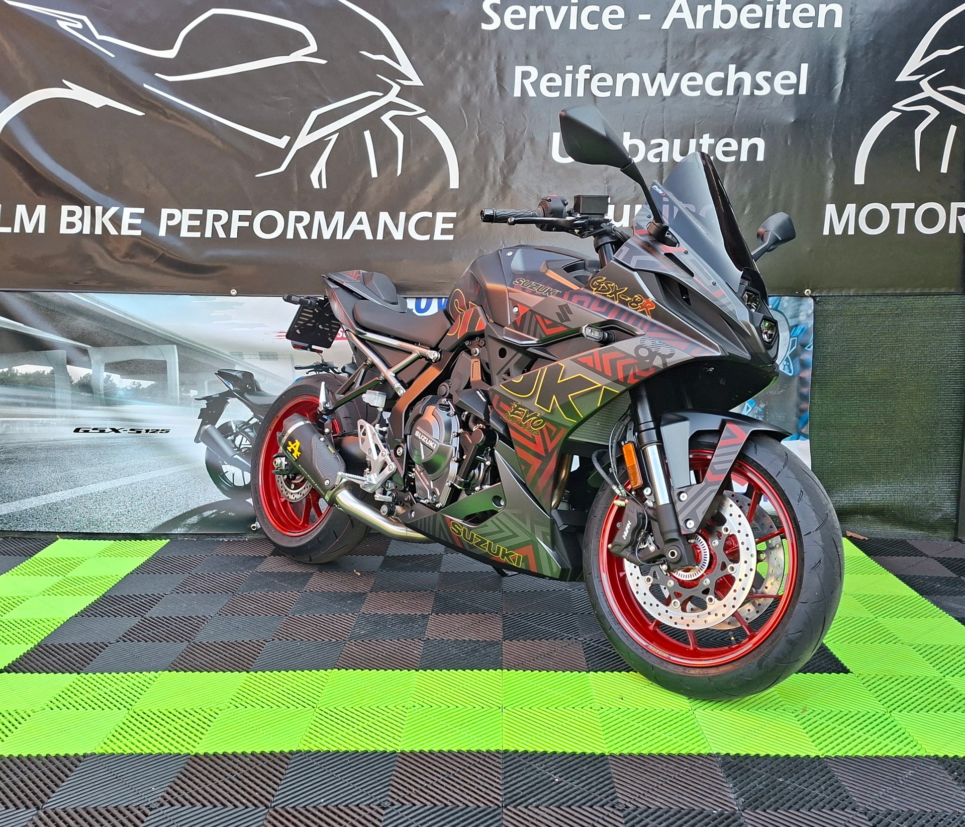 SUZUKI GSX 8 R EVO (35kW)-showroom-element-3