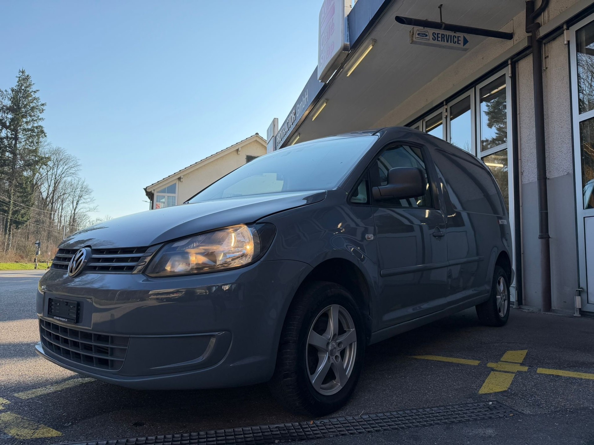 VW Caddy Maxi 2.0 TDI 4Motion-image-1