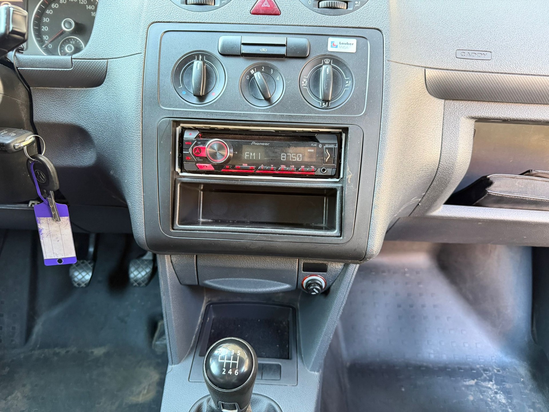 VW Caddy Maxi 2.0 TDI 4Motion-image-9