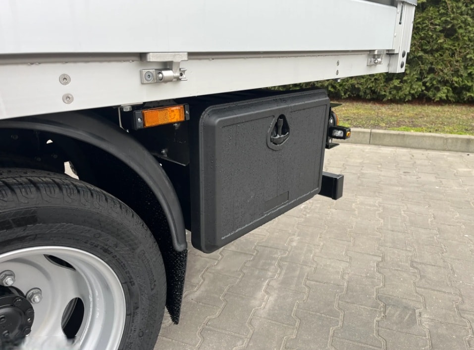 FUSO Canter 3 C 15 Plane-showroom-element-3