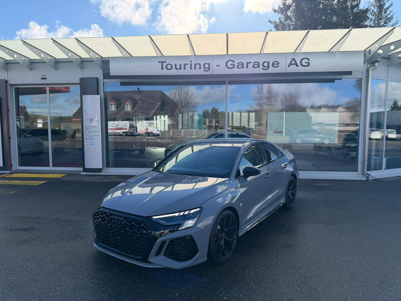 AUDI RS3 Limousine 2.5 TSI quattro S-tronic-image-0