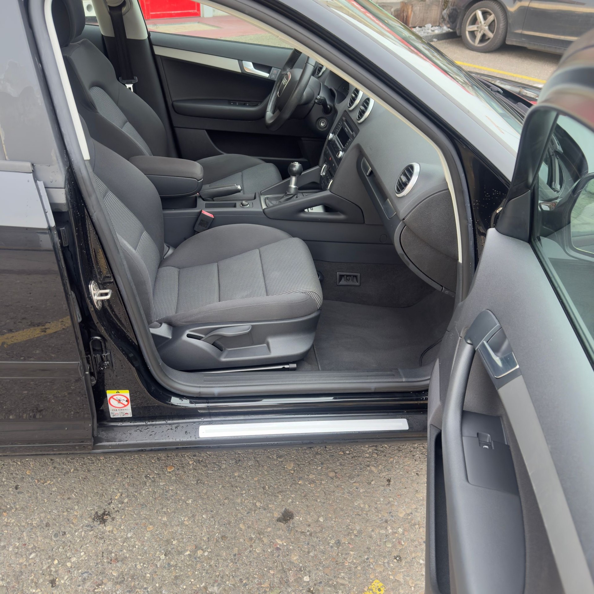 AUDI A3 Sportback 2.0 TDI Ambition-image-9