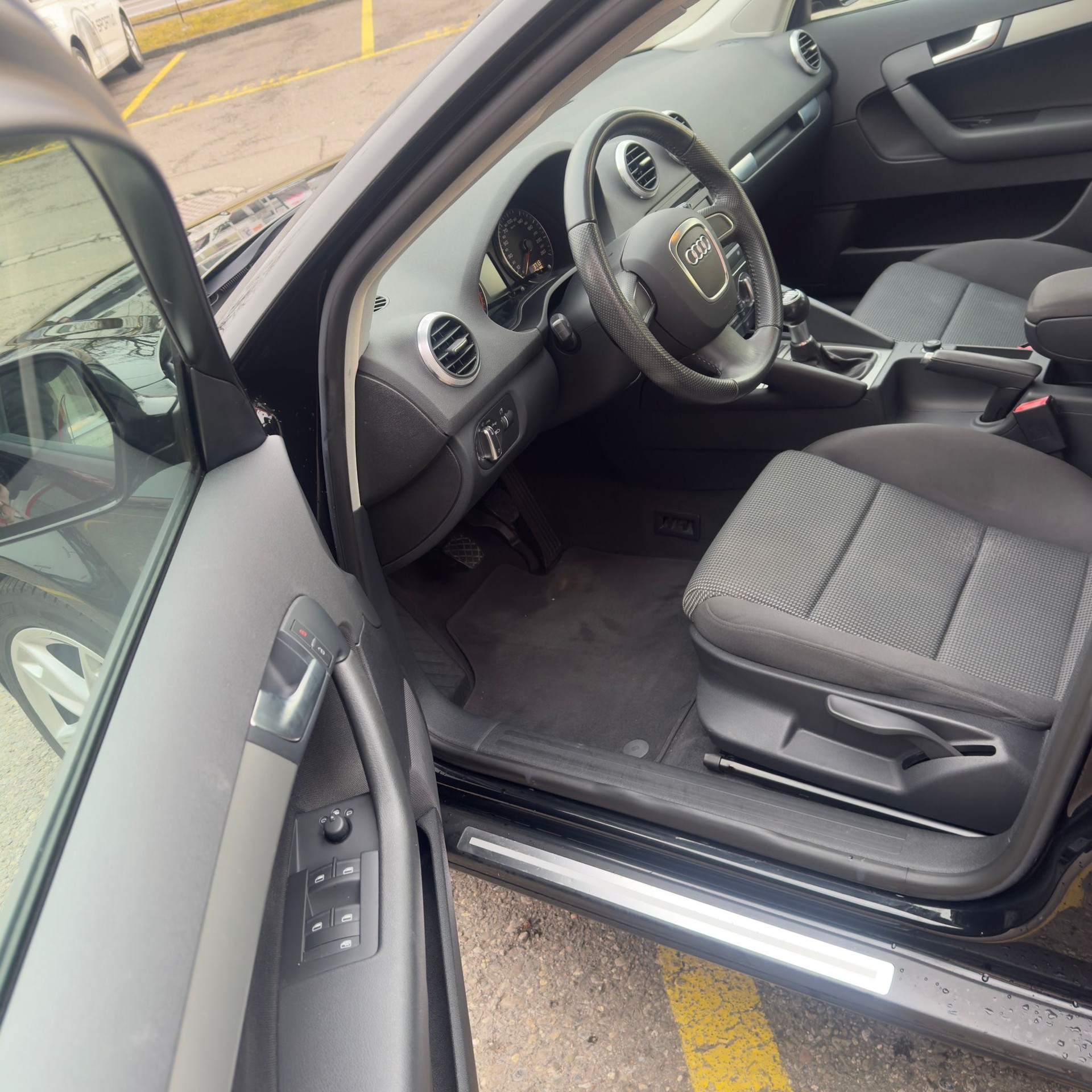 AUDI A3 Sportback 2.0 TDI Ambition-image-7