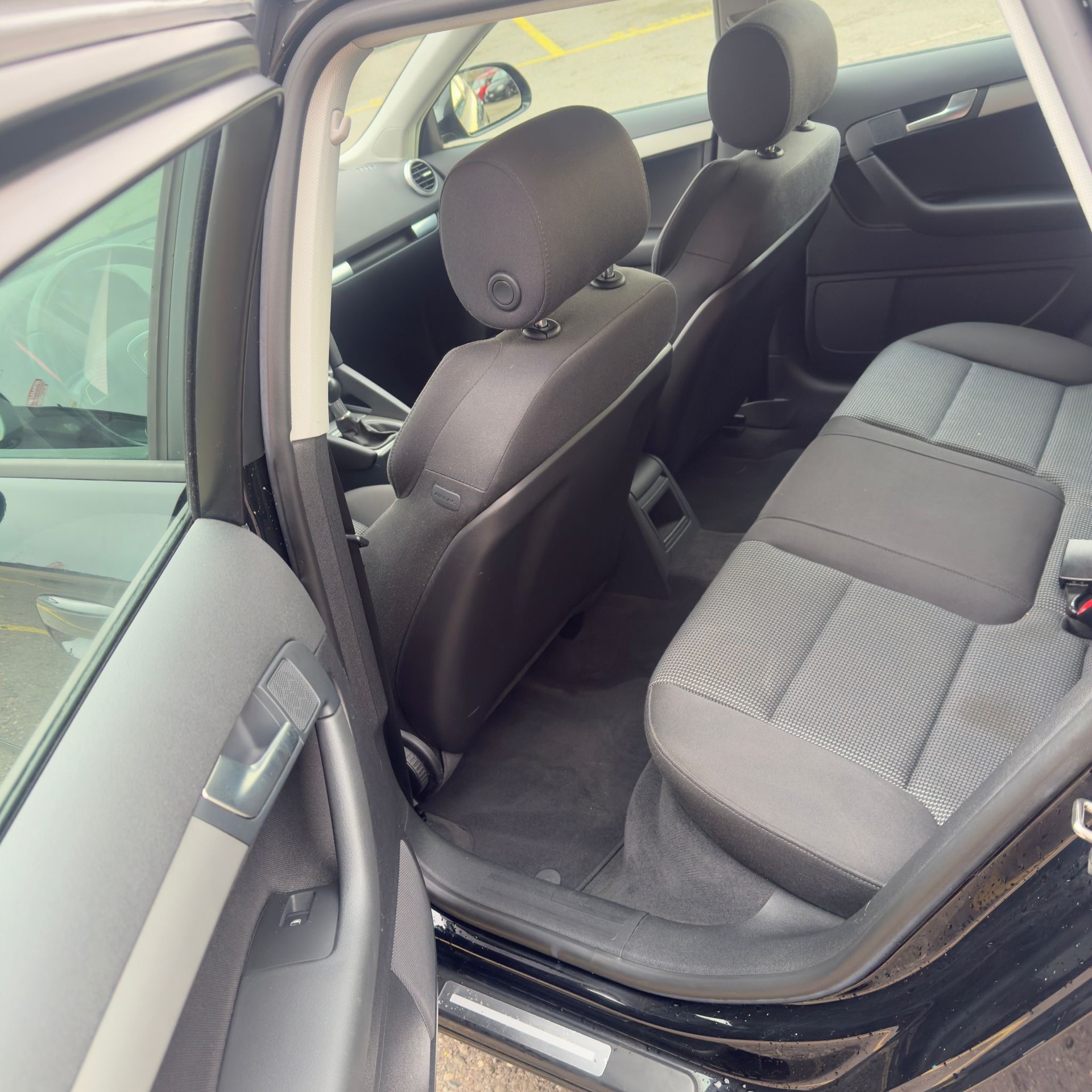 AUDI A3 Sportback 2.0 TDI Ambition-image-5