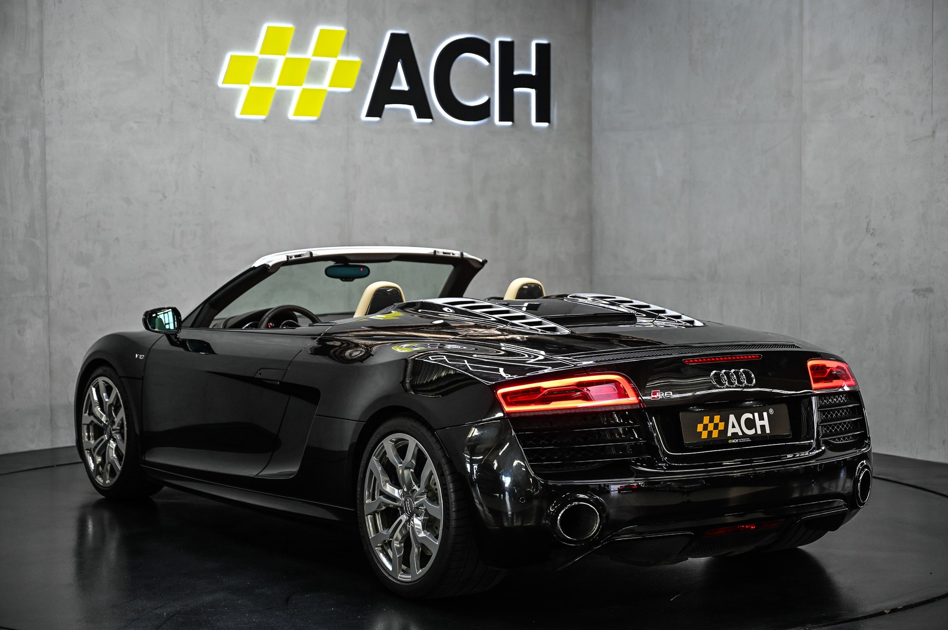 AUDI R8 Spyder 5.2 FSI V10 quattro-image-9