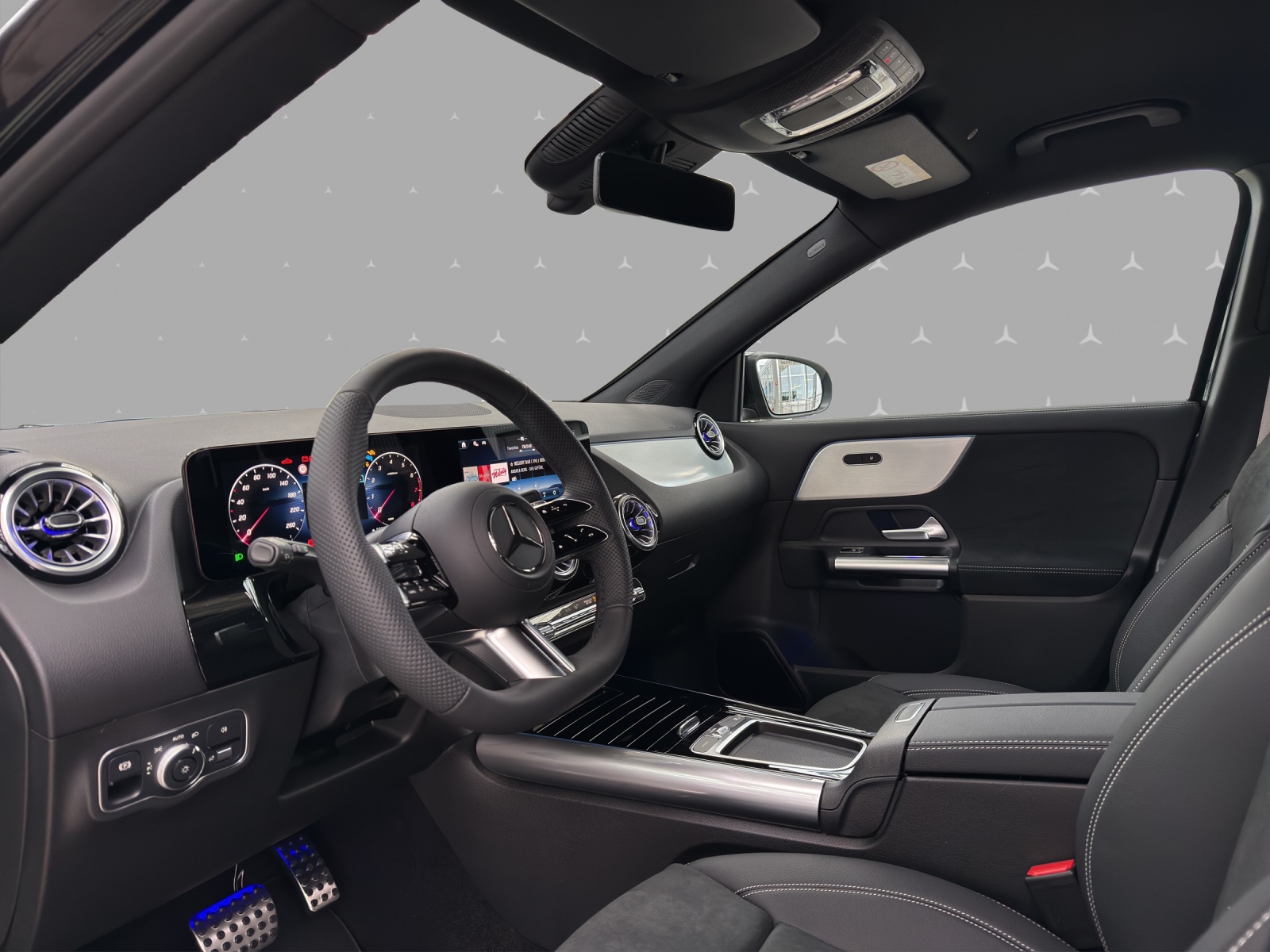 MERCEDES-BENZ GLA 200 - AMG / DISTRONIC / 360 Grad Kamera / Soundsystem-image-9
