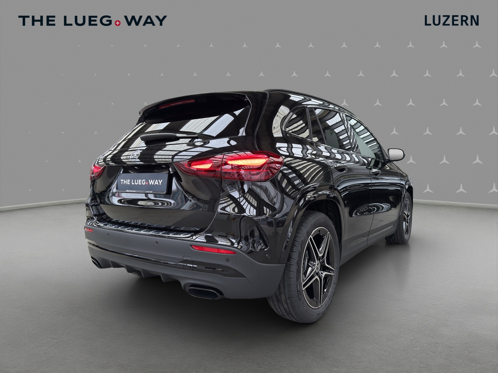 MERCEDES-BENZ GLA 200 - AMG / DISTRONIC / 360 Grad Kamera / Soundsystem-image-4