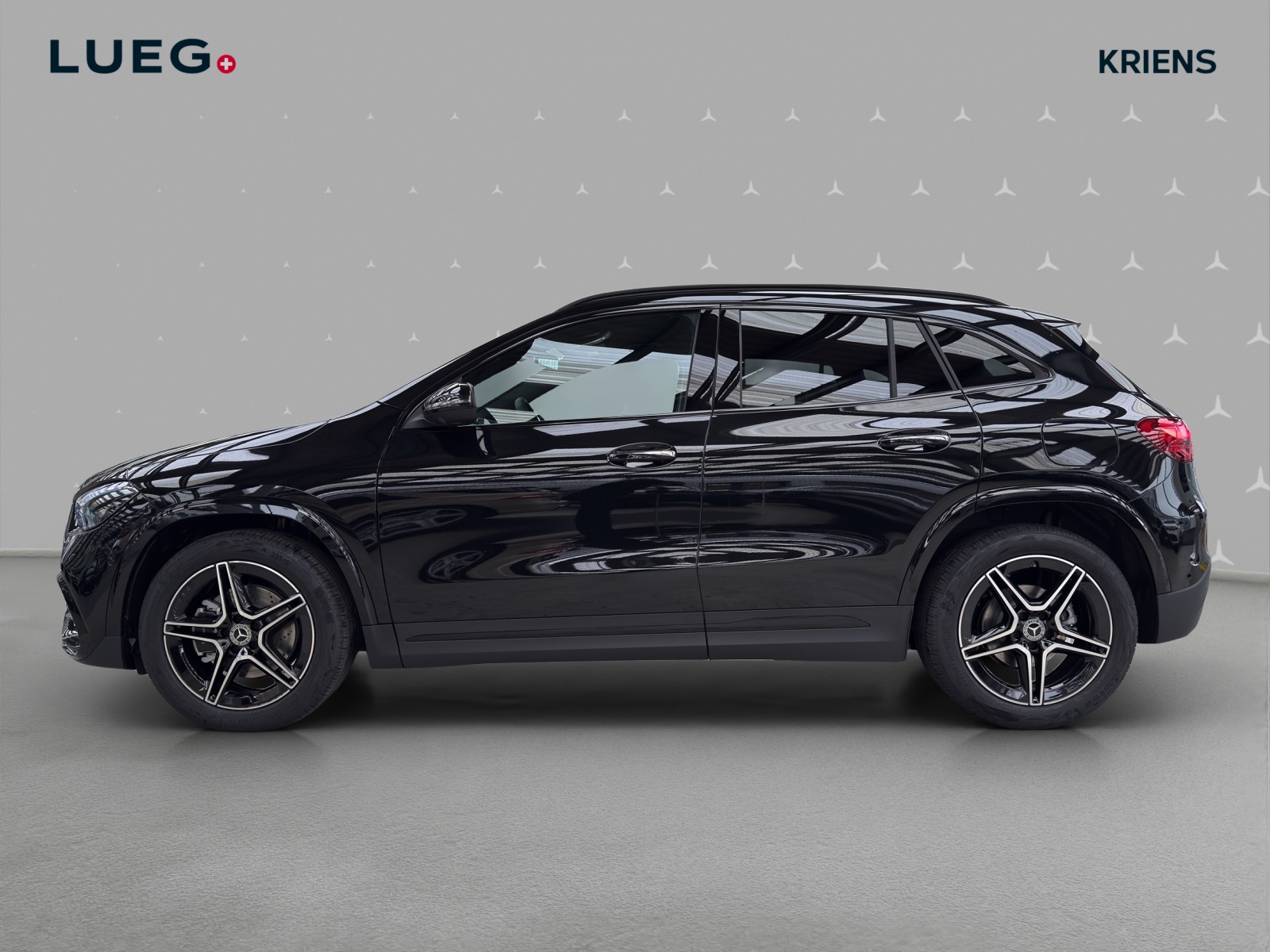 MERCEDES-BENZ GLA 200 - AMG / DISTRONIC / 360 Grad Kamera / Soundsystem-image-1