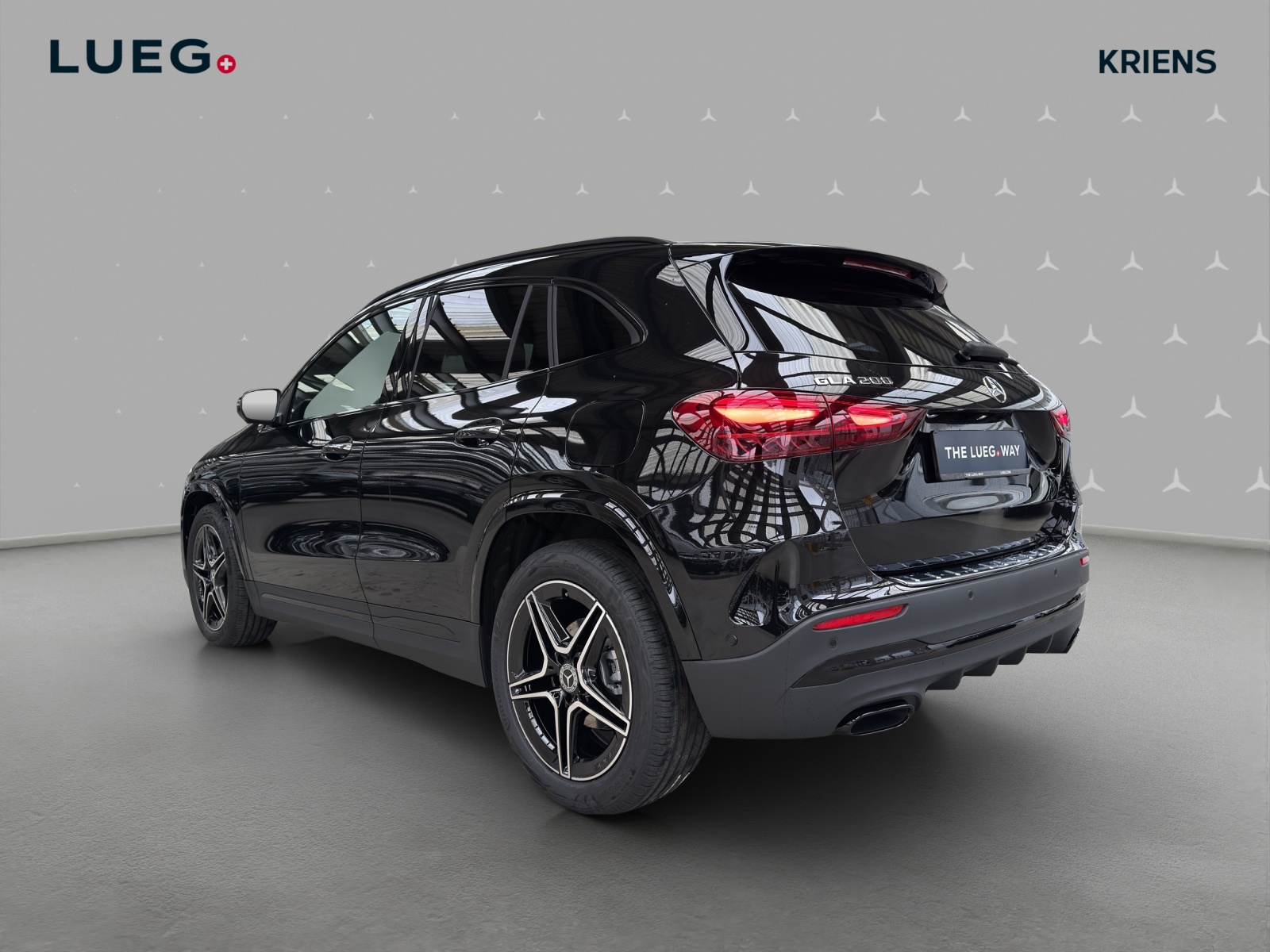 MERCEDES-BENZ GLA 200 - AMG / DISTRONIC / 360 Grad Kamera / Soundsystem-image-2