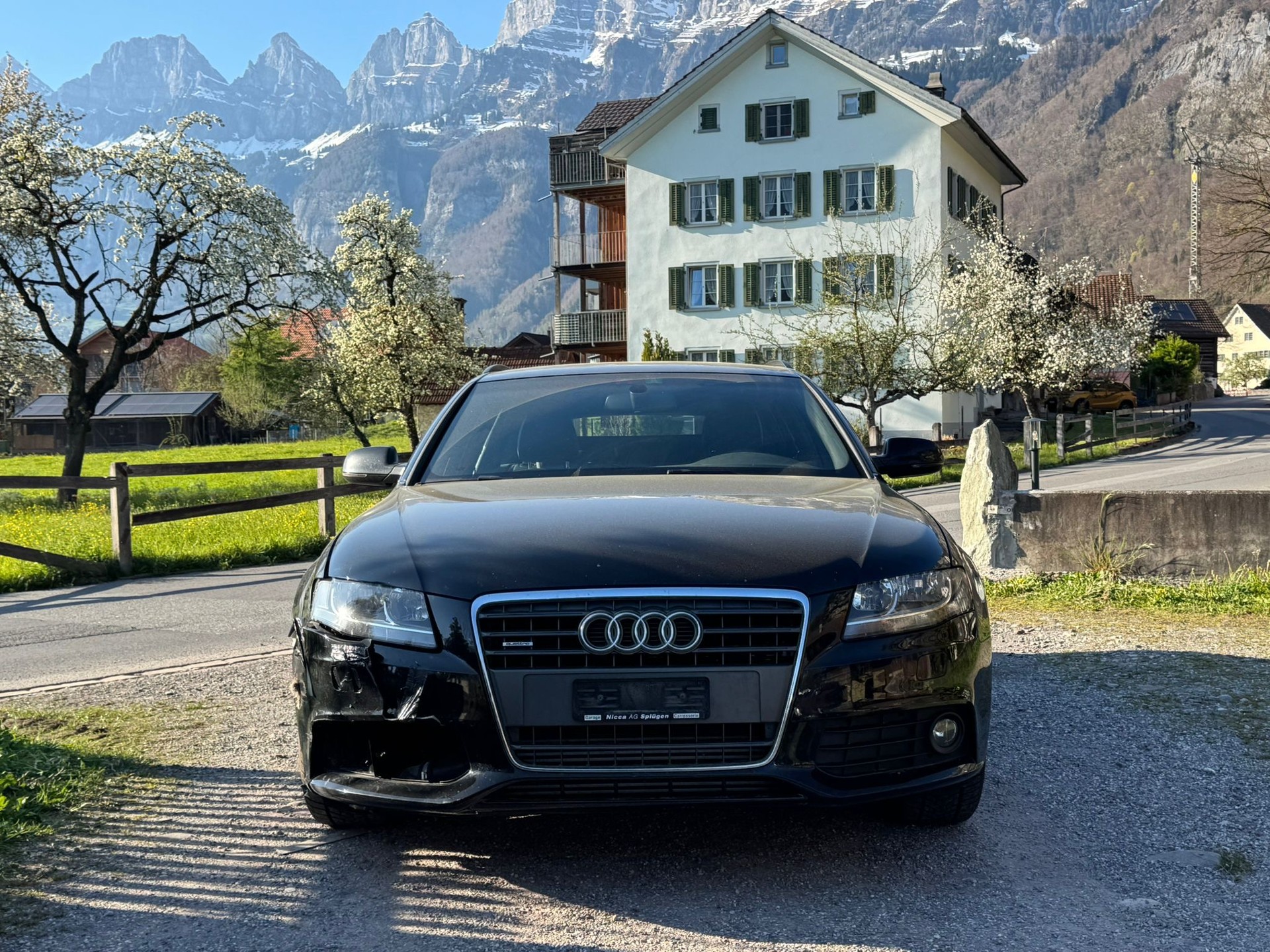 AUDI A4 Avant 2.0 TFSI quattro-image-2