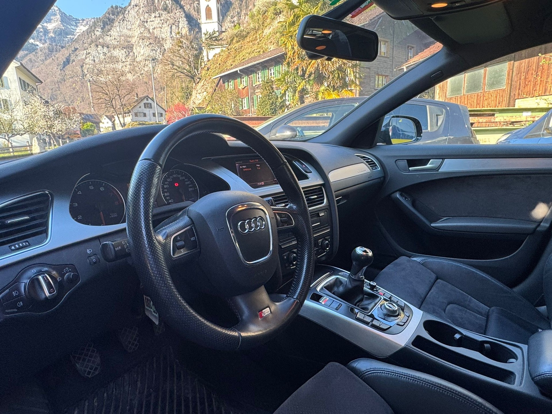 AUDI A4 Avant 2.0 TFSI quattro-image-9