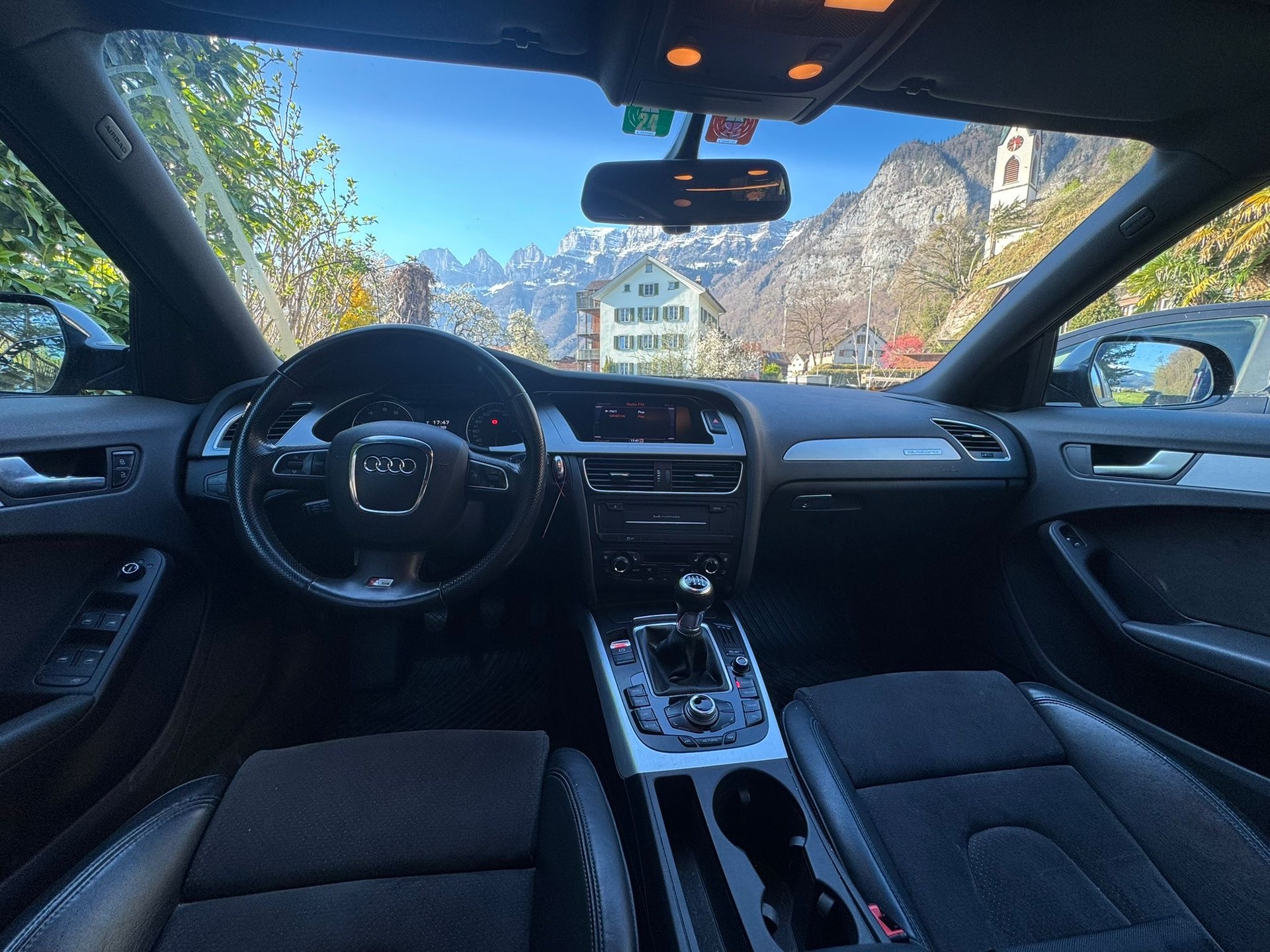 AUDI A4 Avant 2.0 TFSI quattro-image-11
