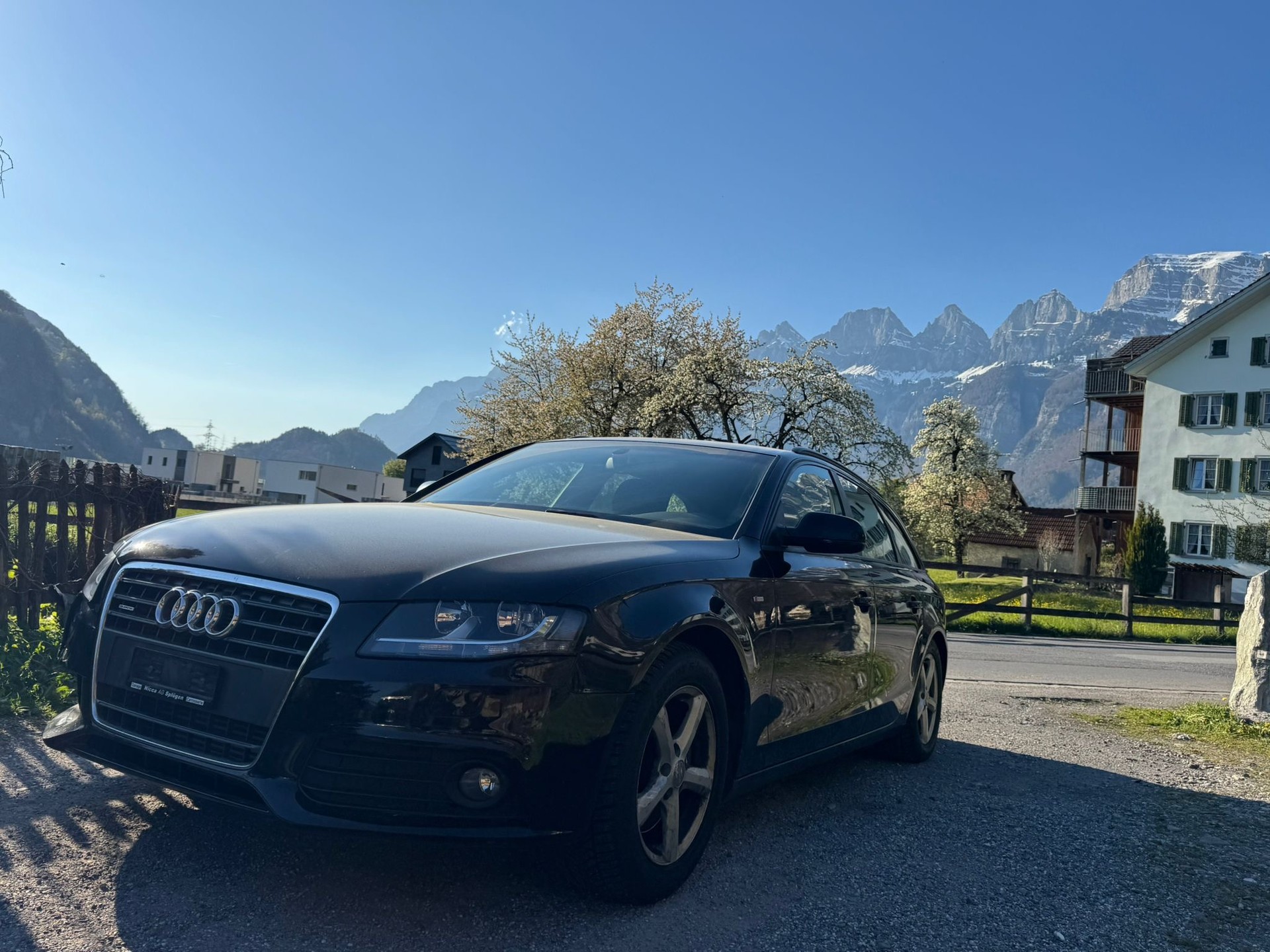 AUDI A4 Avant 2.0 TFSI quattro-image-1