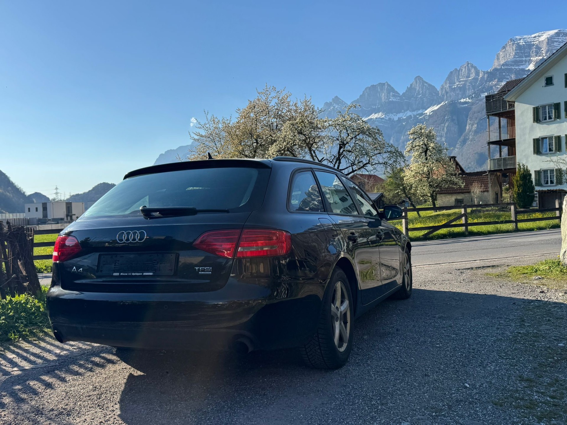 AUDI A4 Avant 2.0 TFSI quattro-image-3