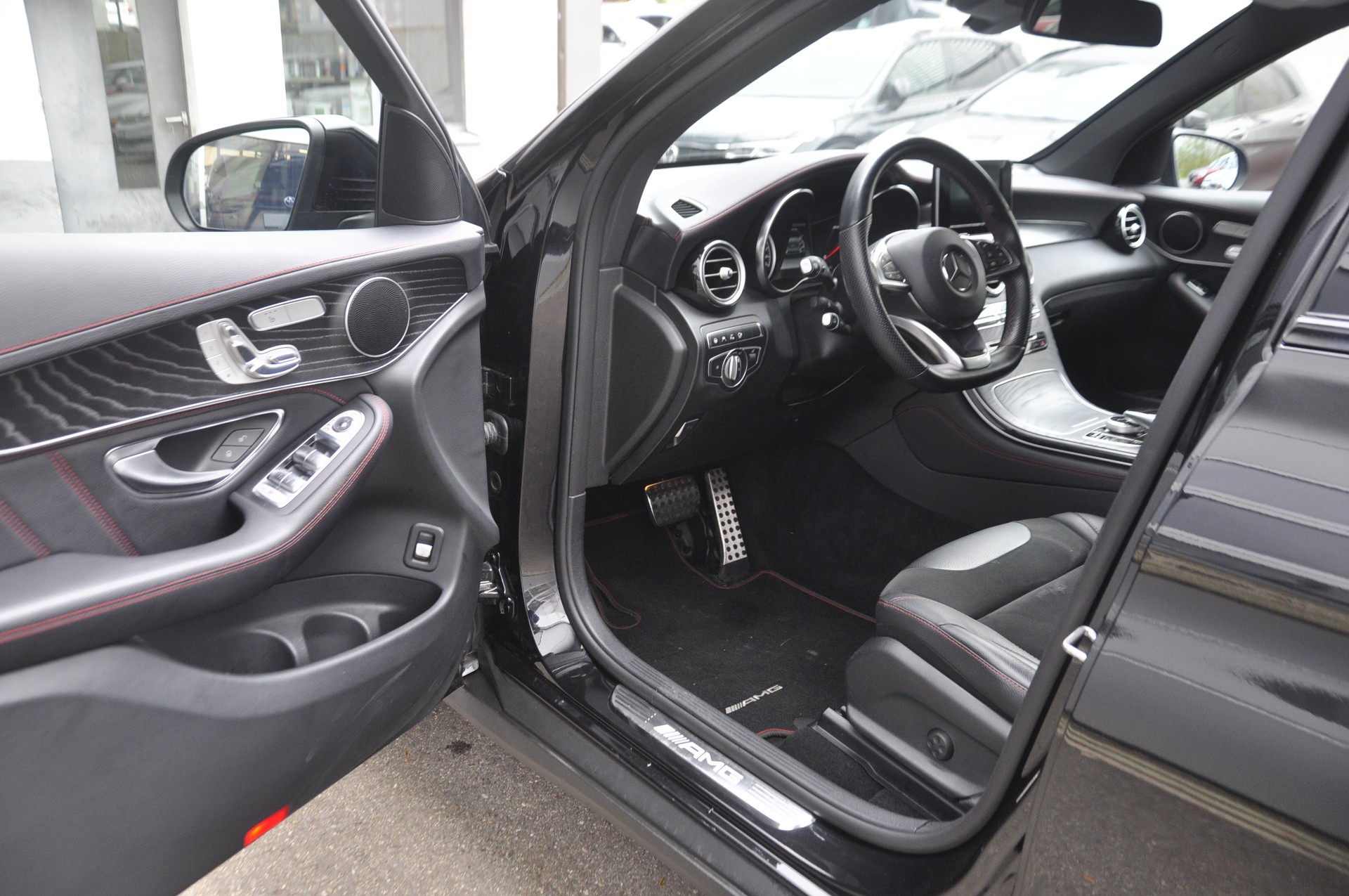MERCEDES-BENZ GLC 43 AMG 4Matic 9G-Tronic-image-3