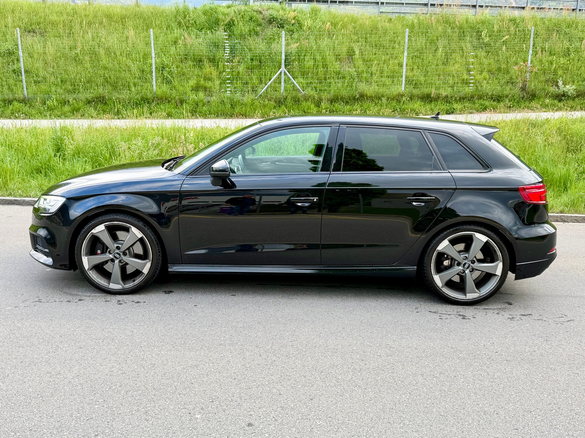 AUDI S3 Sportback 2.0 TFSI quattro S-tronic | Facelift | CH Auto Inkl. Garantie |-image-2