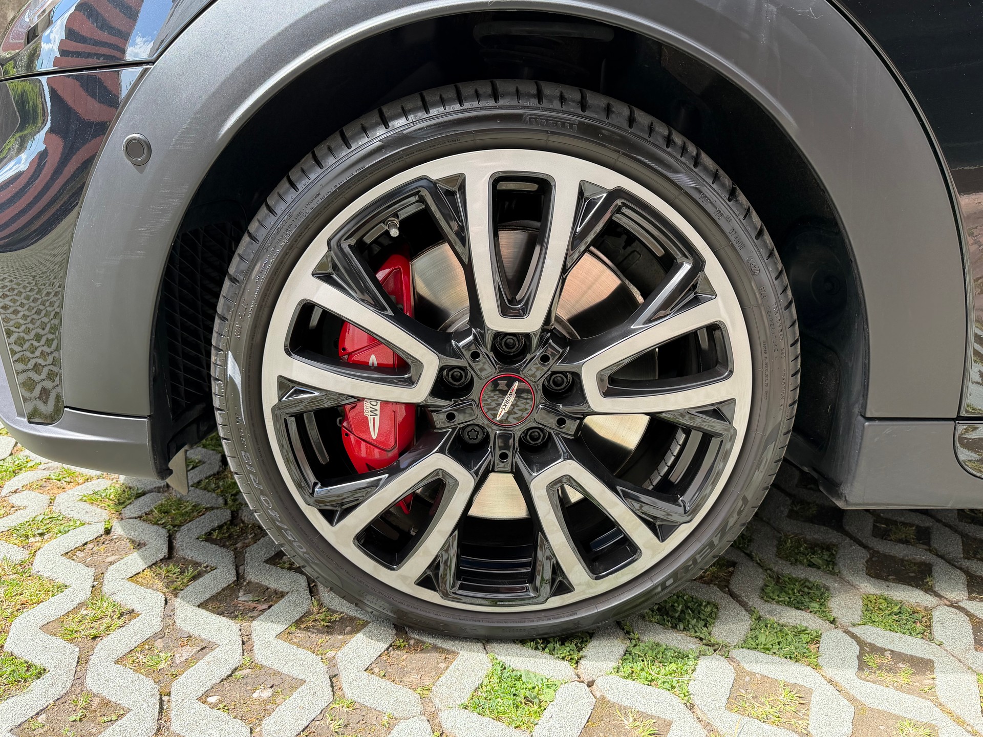 MINI Cooper John Cooper Works Cabriolet Steptronic-image-5