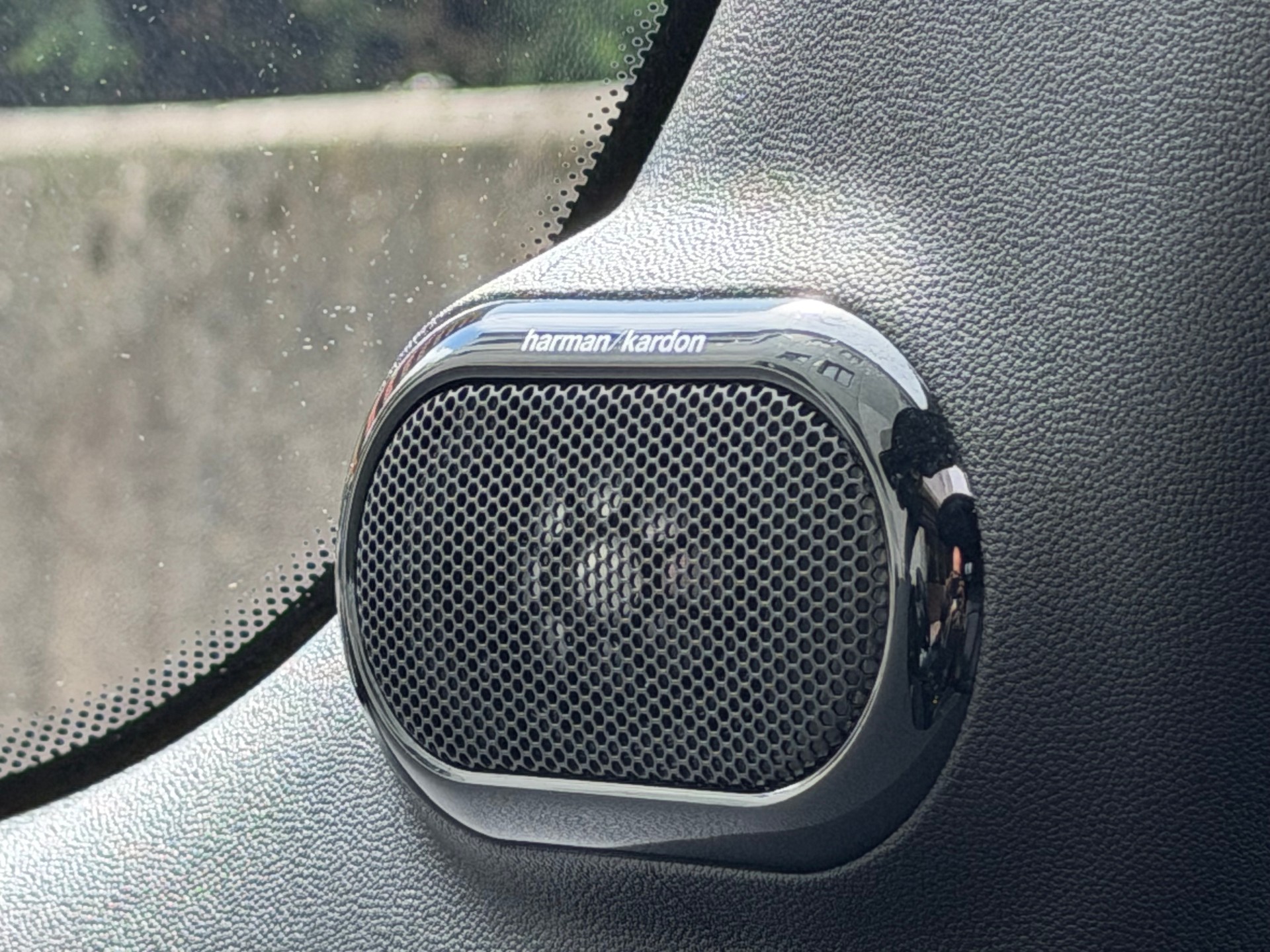 MINI Cooper John Cooper Works Cabriolet Steptronic-image-10