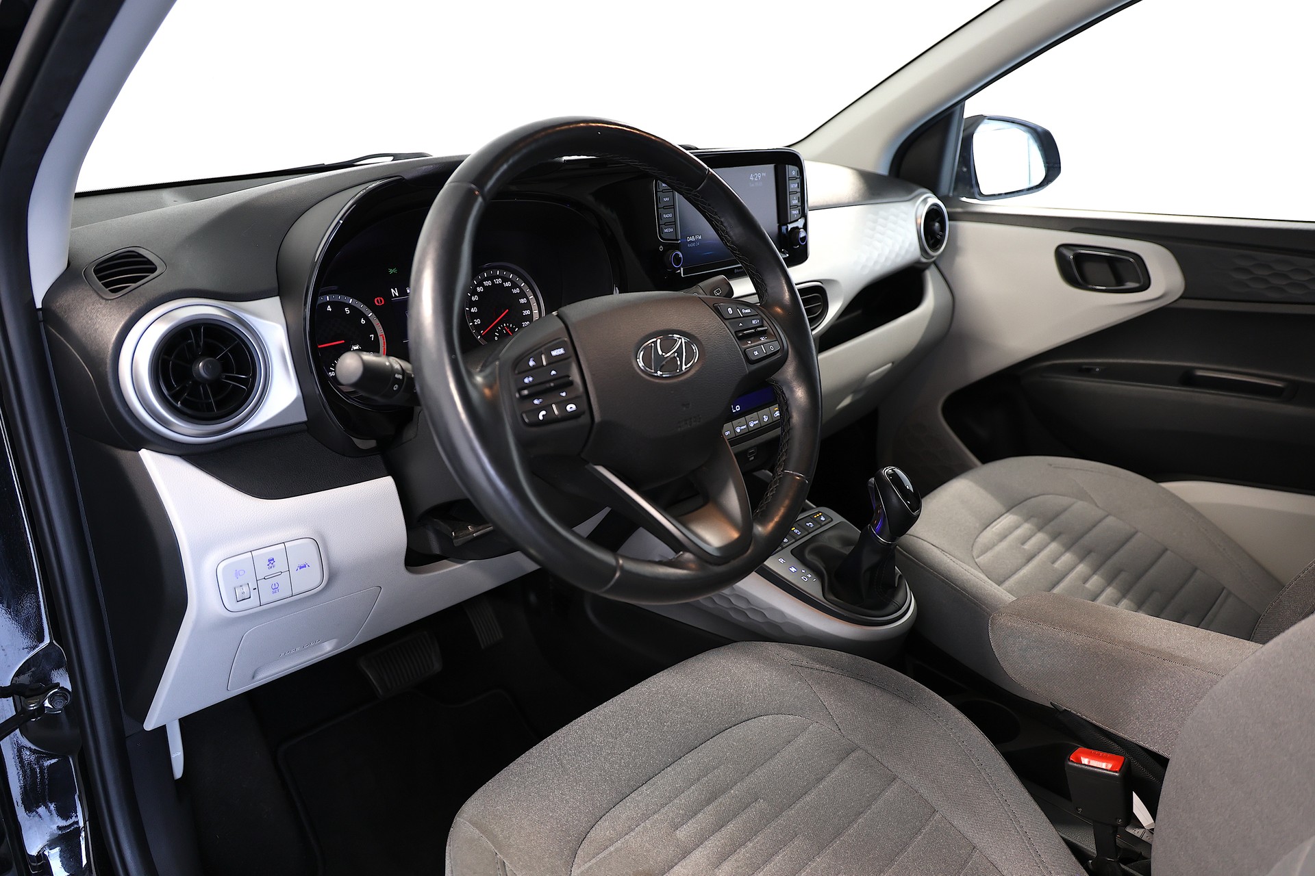 HYUNDAI i10 1.2 Amplia Automat-image-8