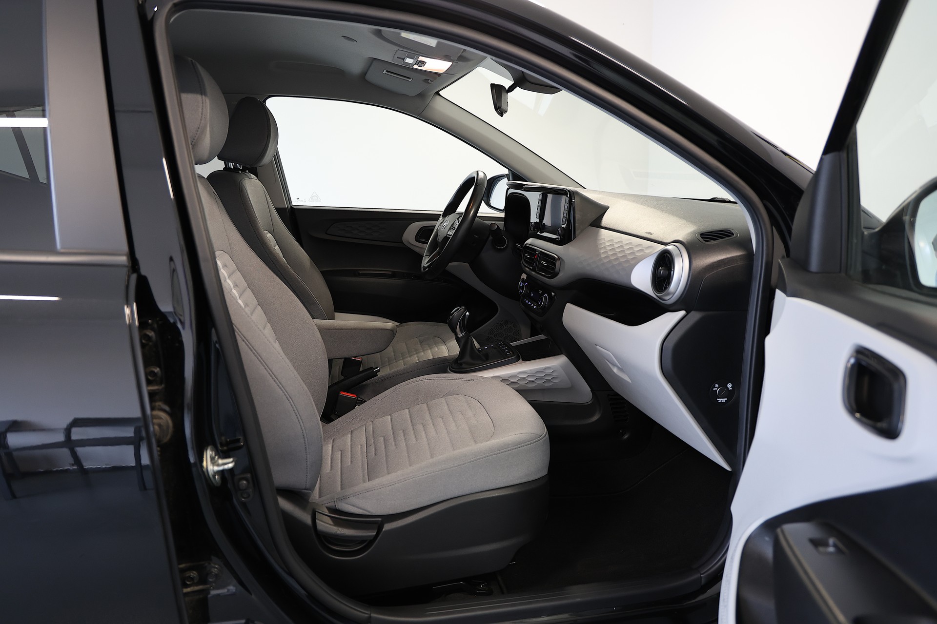 HYUNDAI i10 1.2 Amplia Automat-image-12