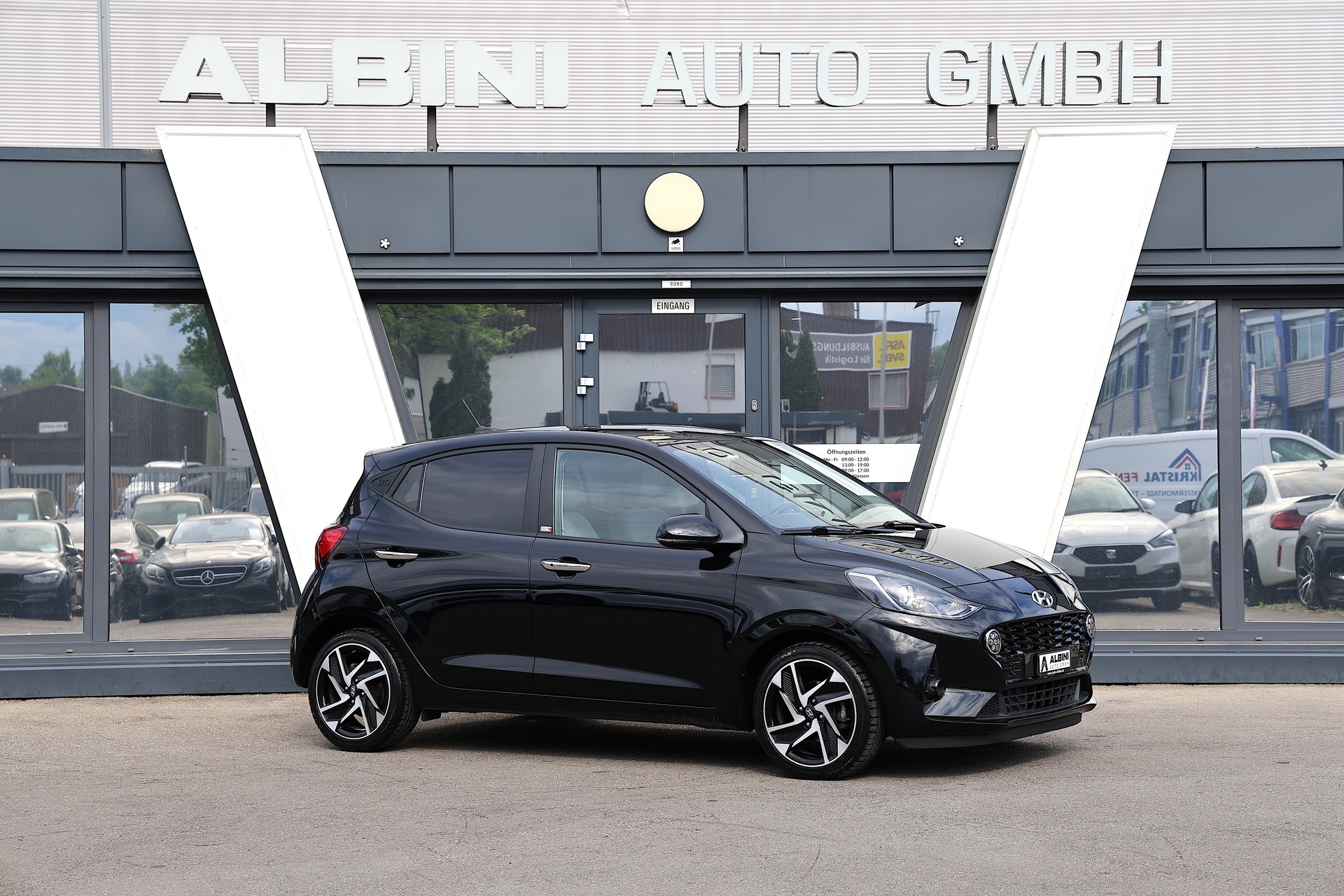 HYUNDAI i10 1.2 Amplia Automat-image-2