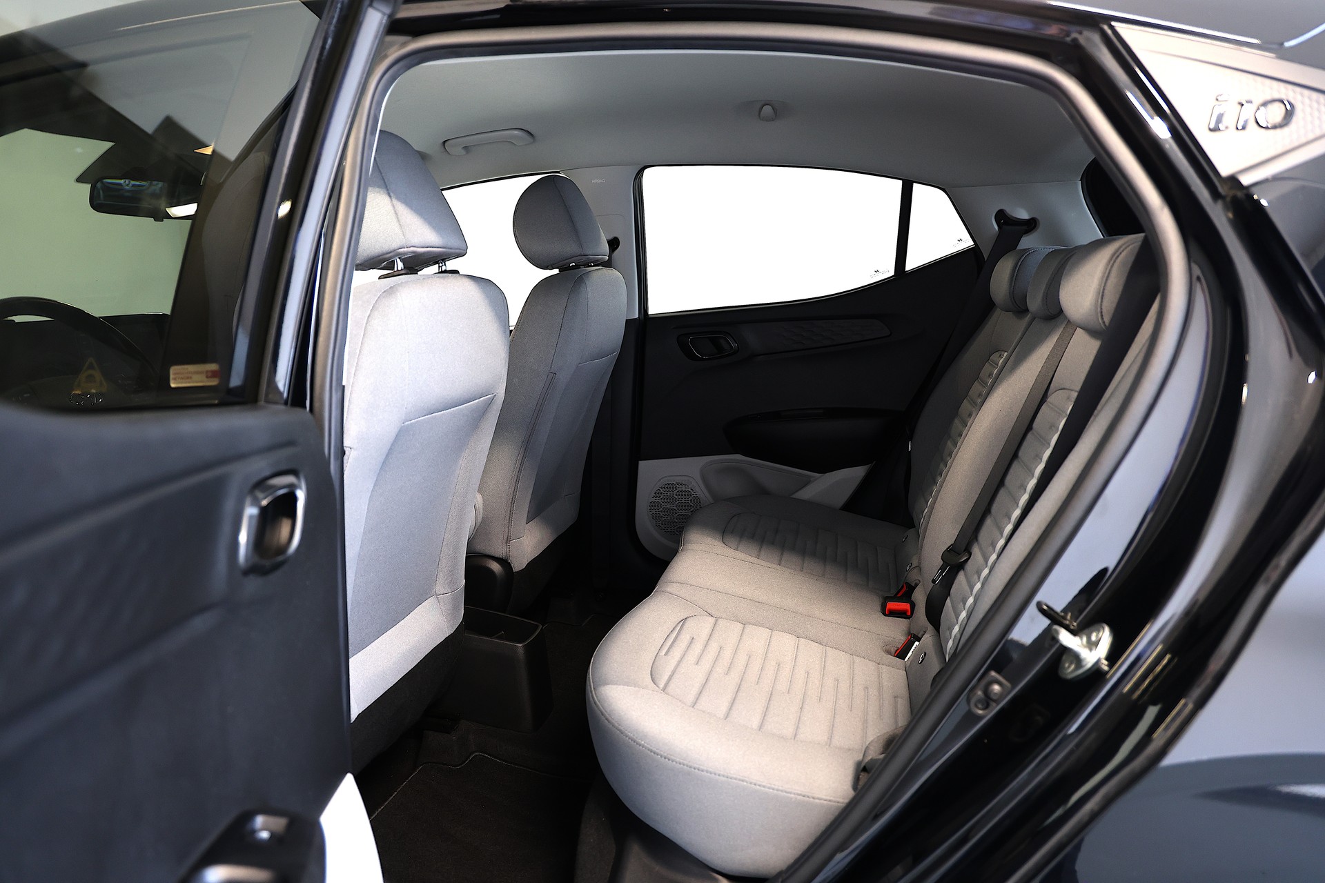 HYUNDAI i10 1.2 Amplia Automat-image-17