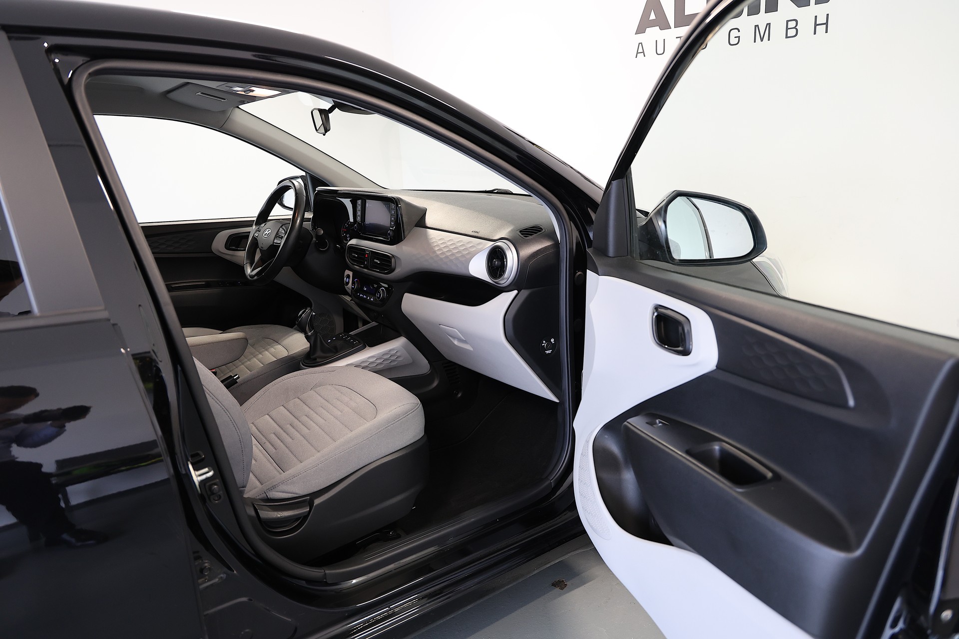 HYUNDAI i10 1.2 Amplia Automat-image-11